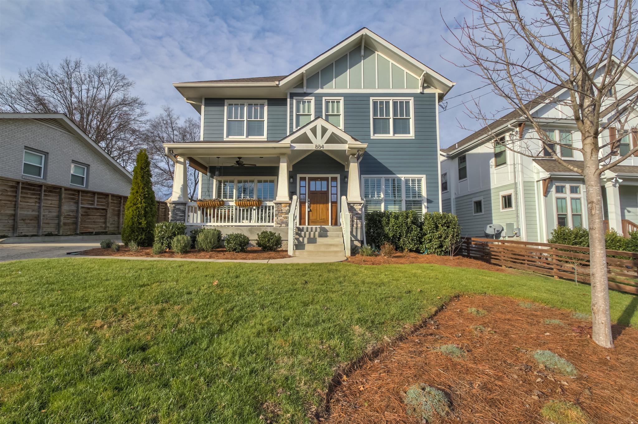 884 Montrose Ave