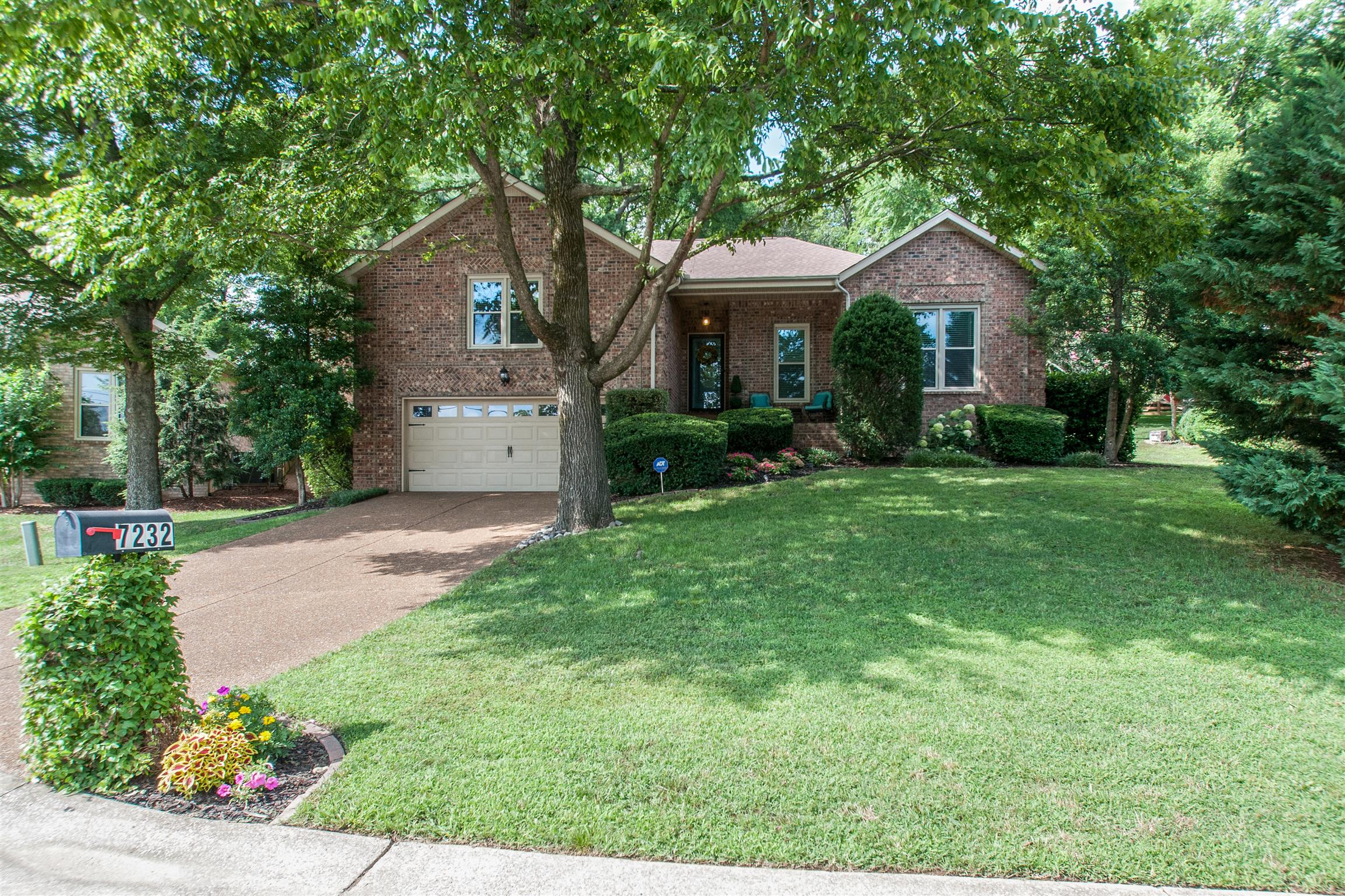 7232 Magnolia Hills Dr