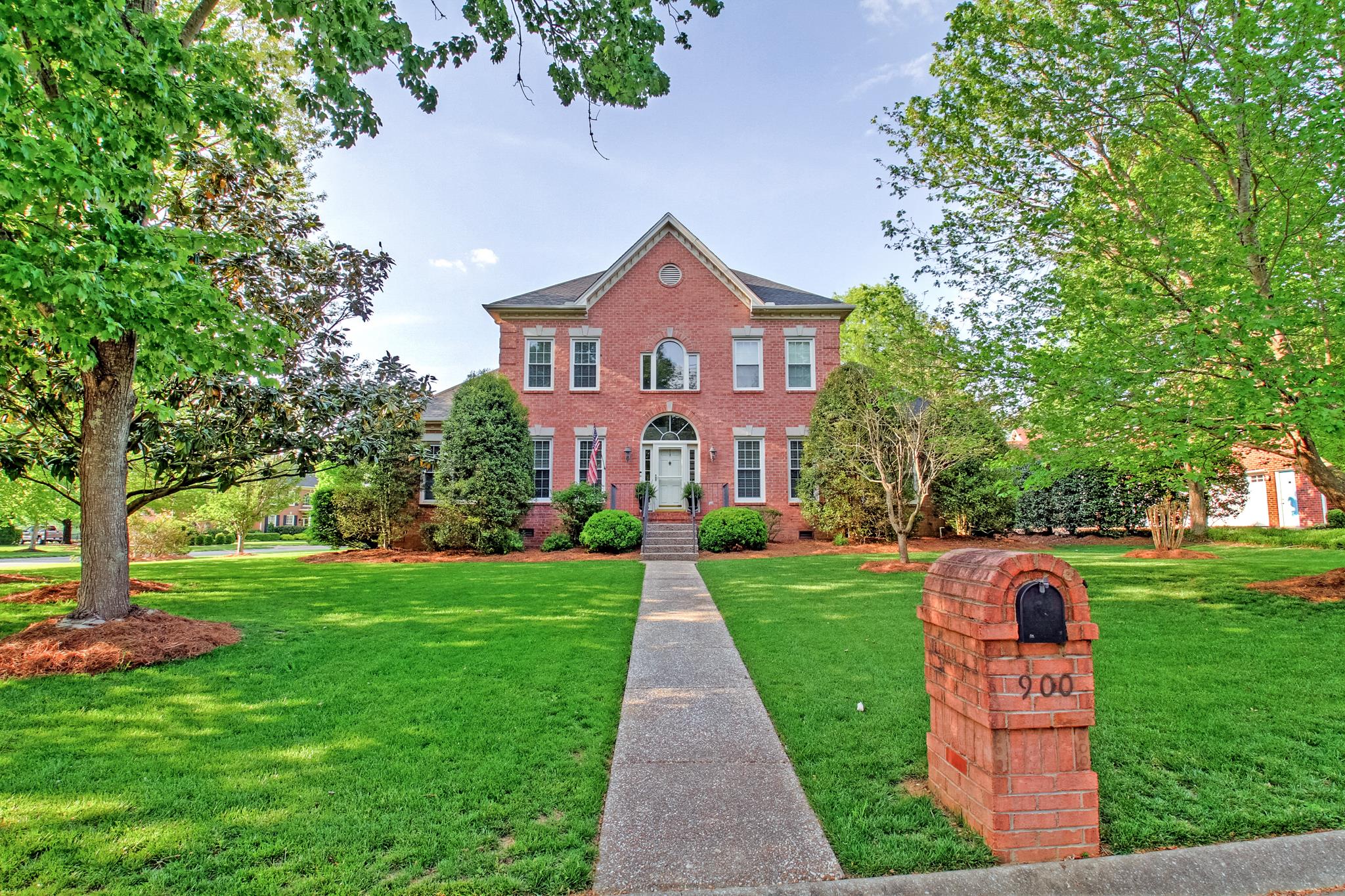 900 Grapevine Ln