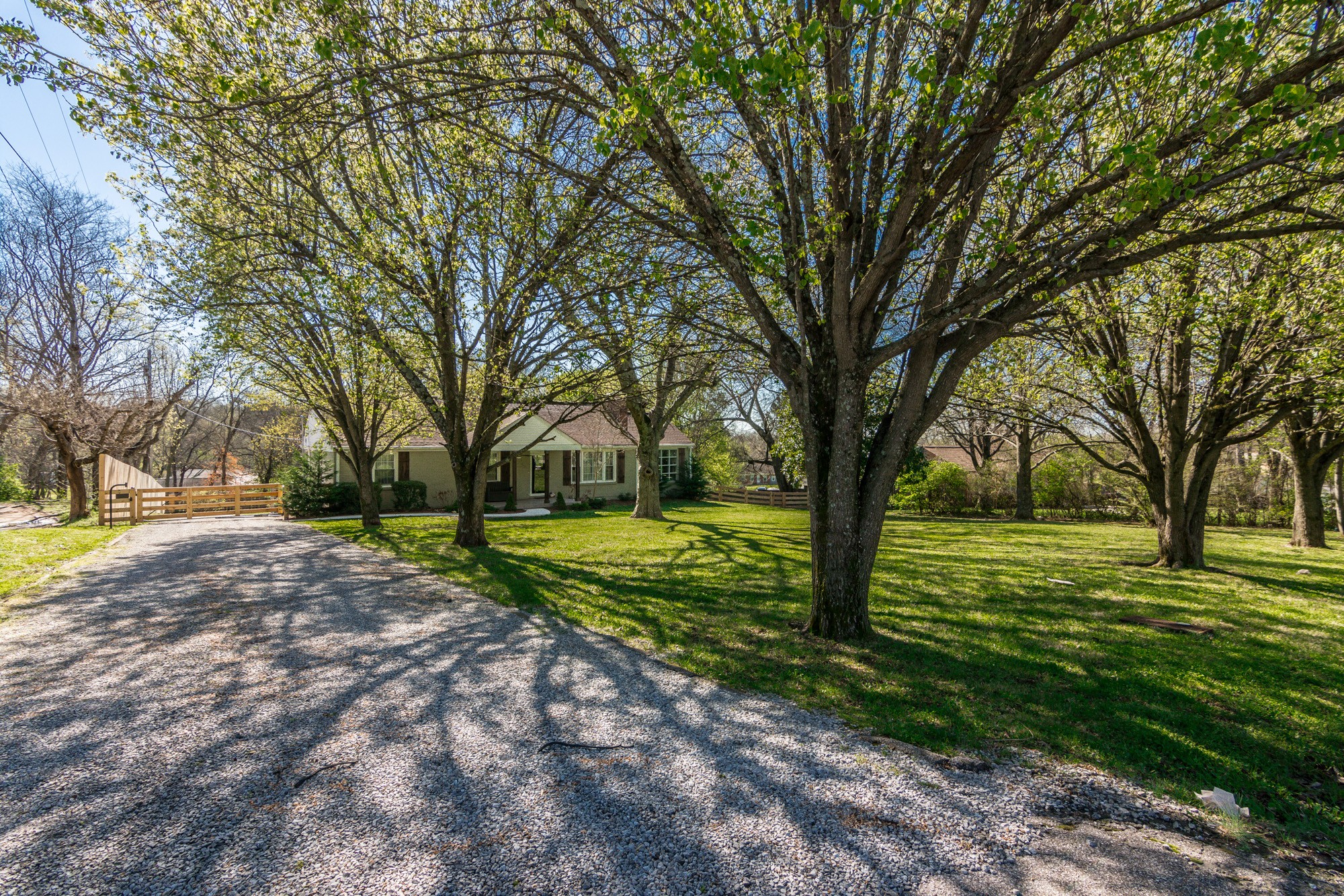 918 S Dickerson Rd