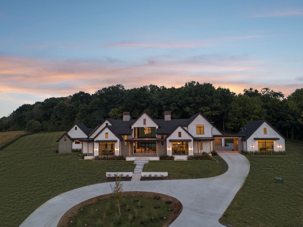 5016 Carters Creek Pike