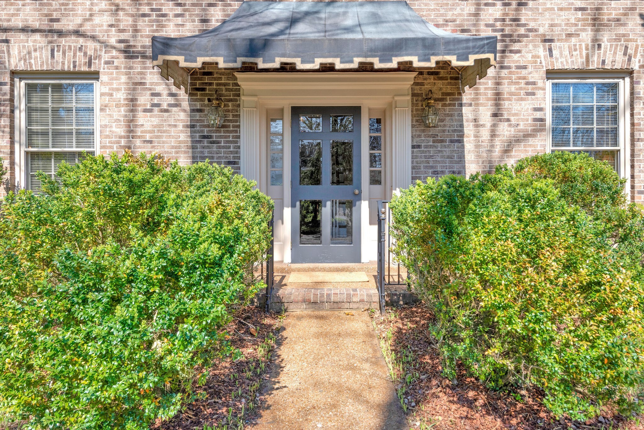 613 Linden Sq