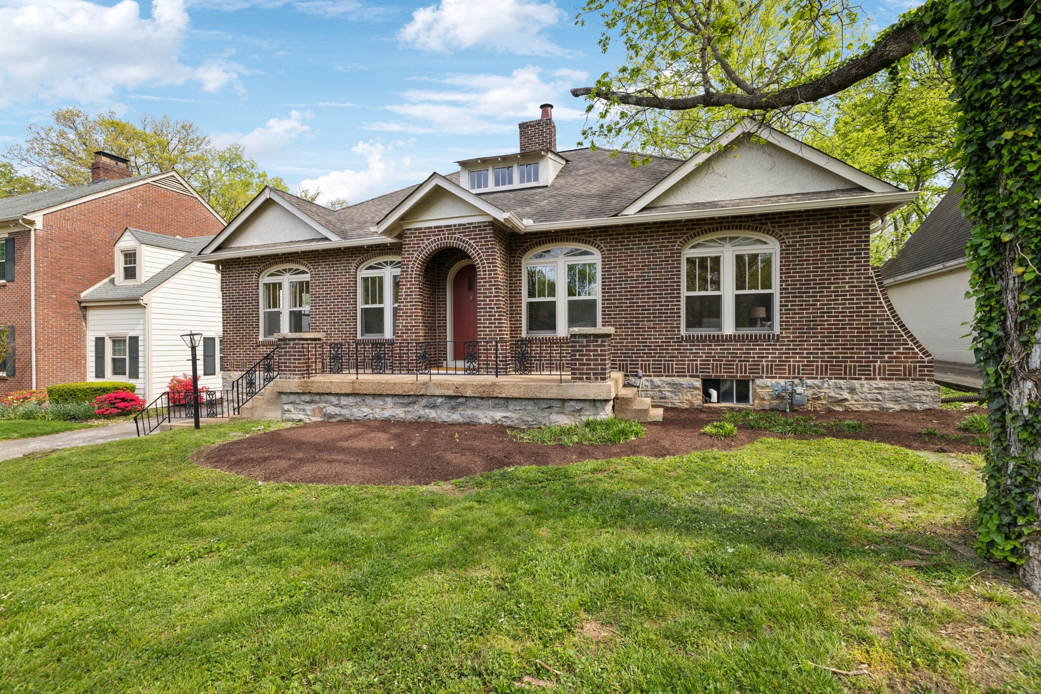 3620 Saratoga Dr