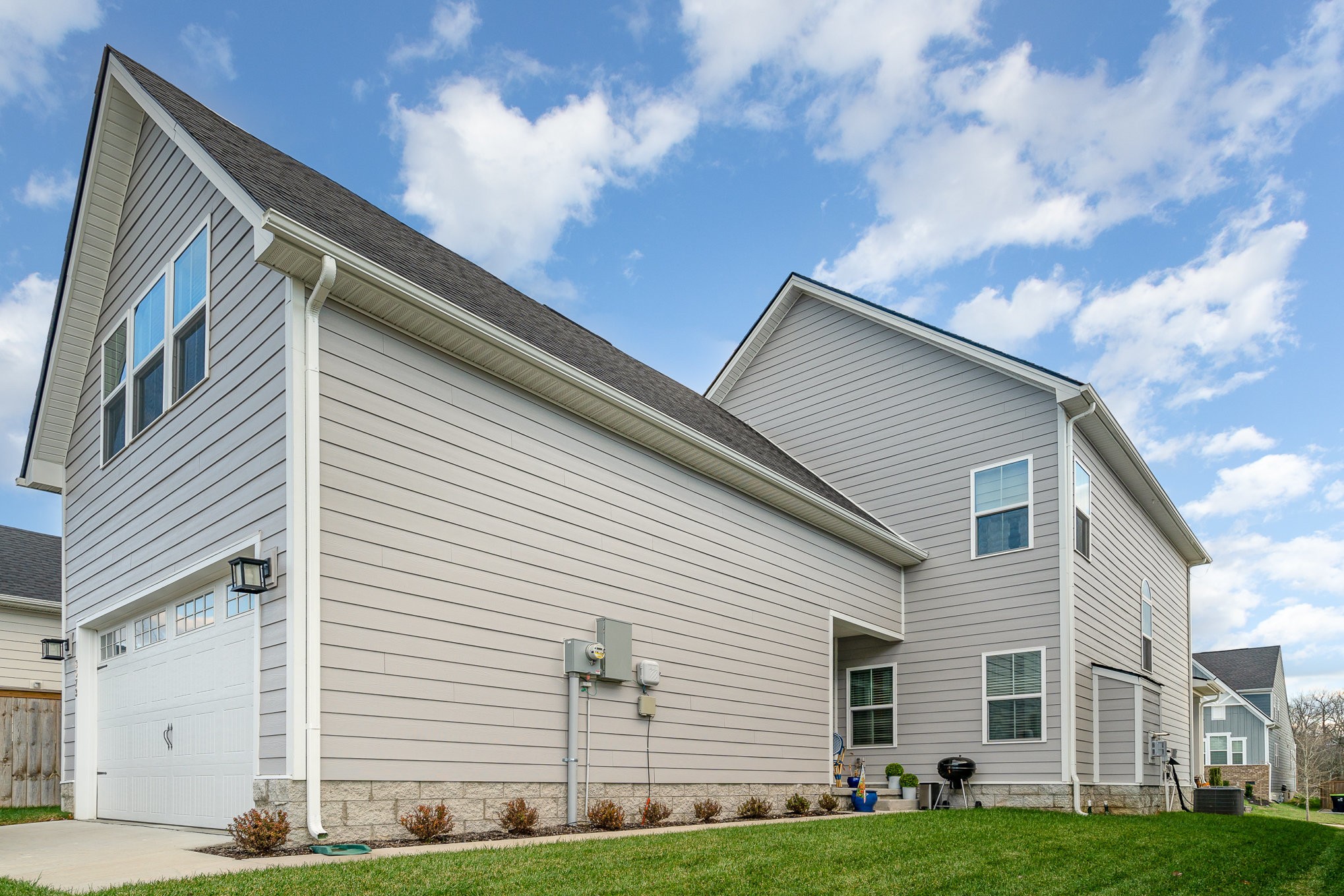 8073 Warbler Way