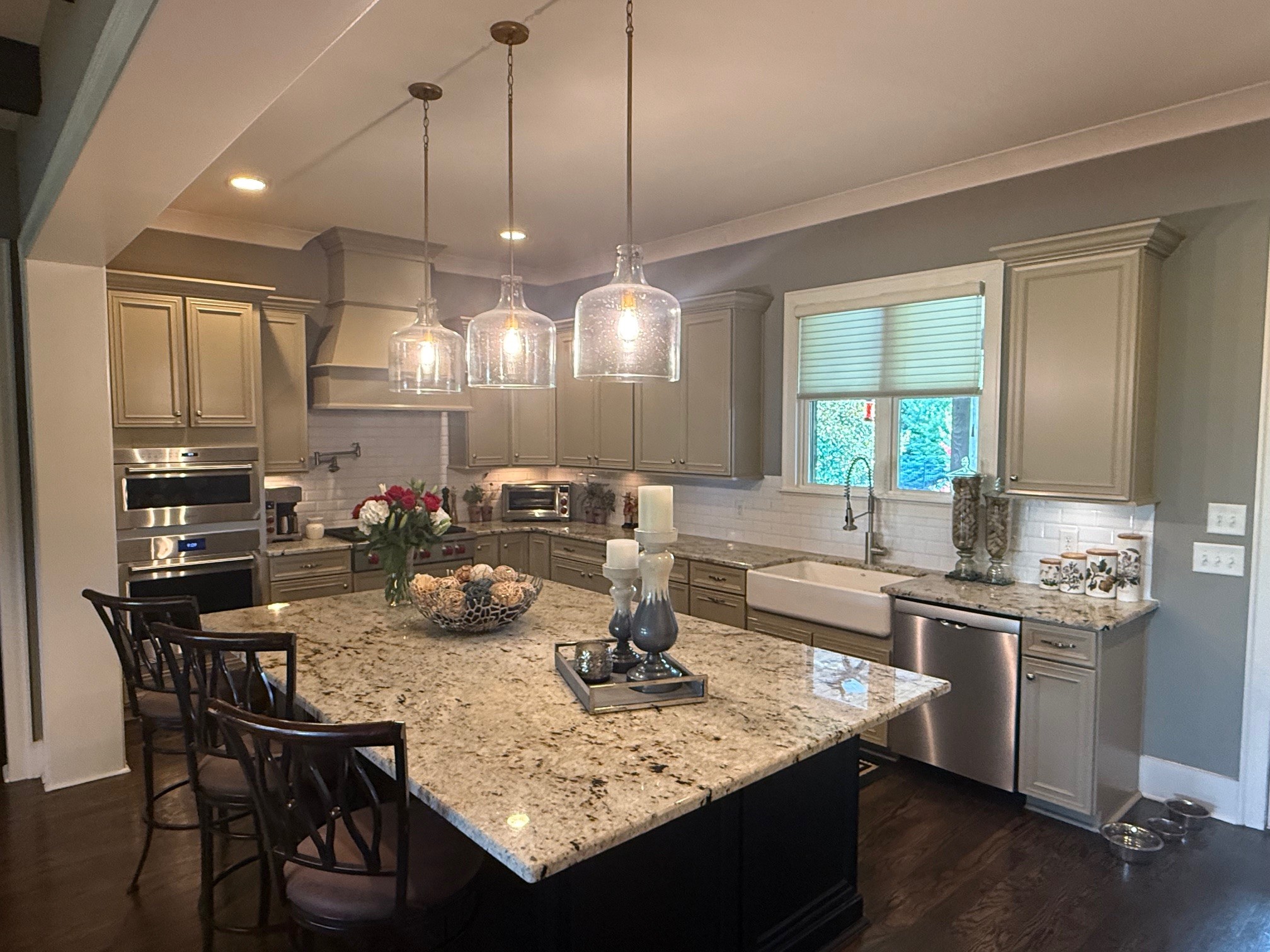 1869 Burland Cres
