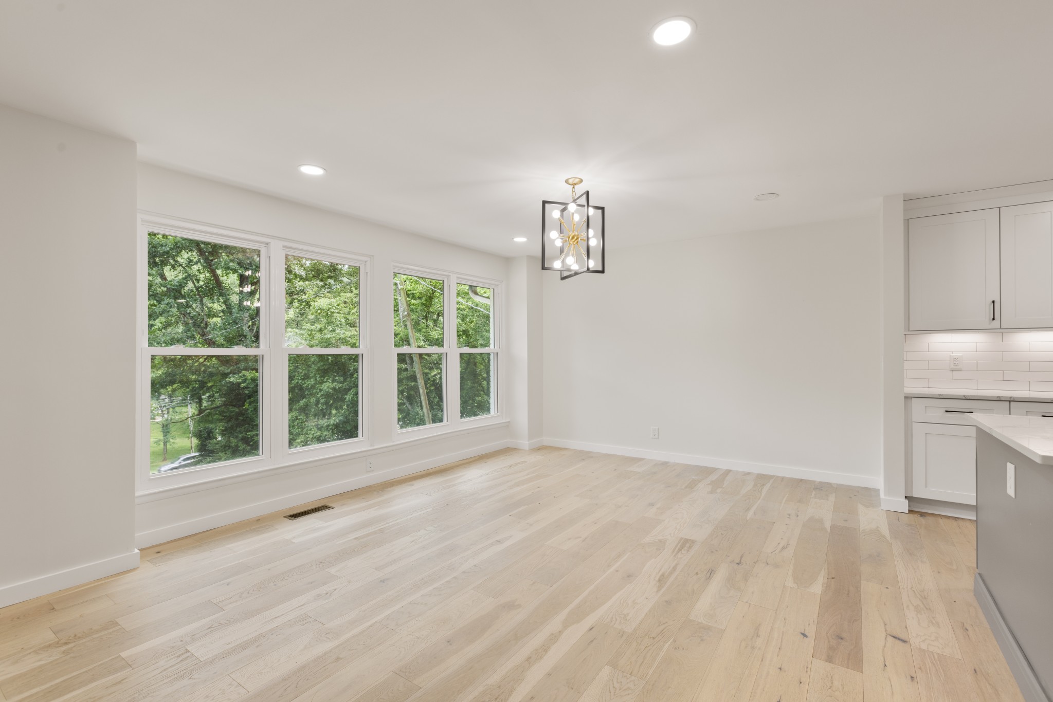 2711 Hillsboro Rd