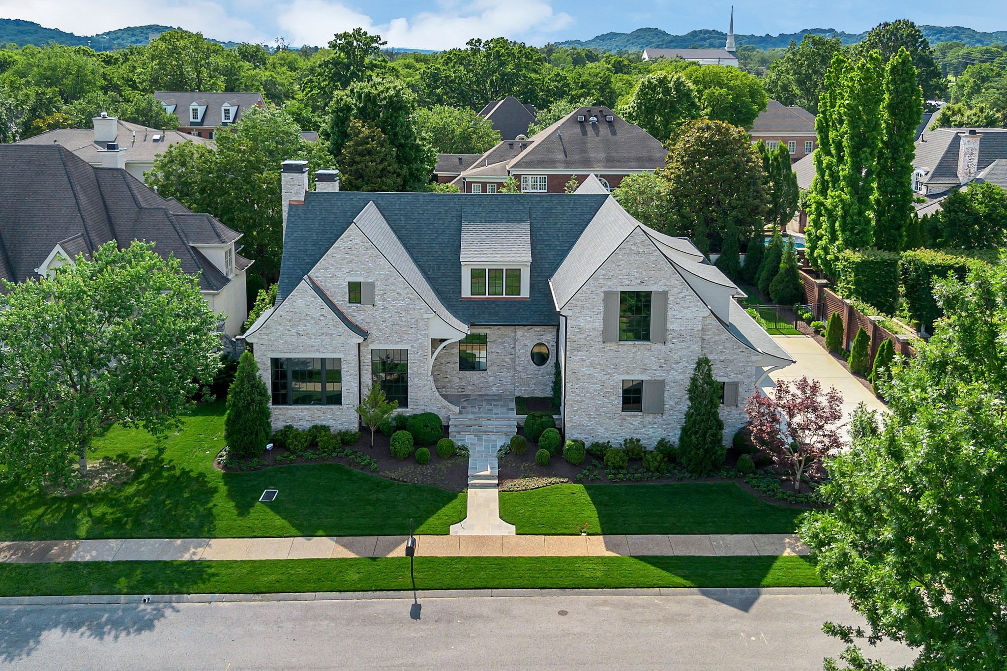 12 Middleton Park Ln