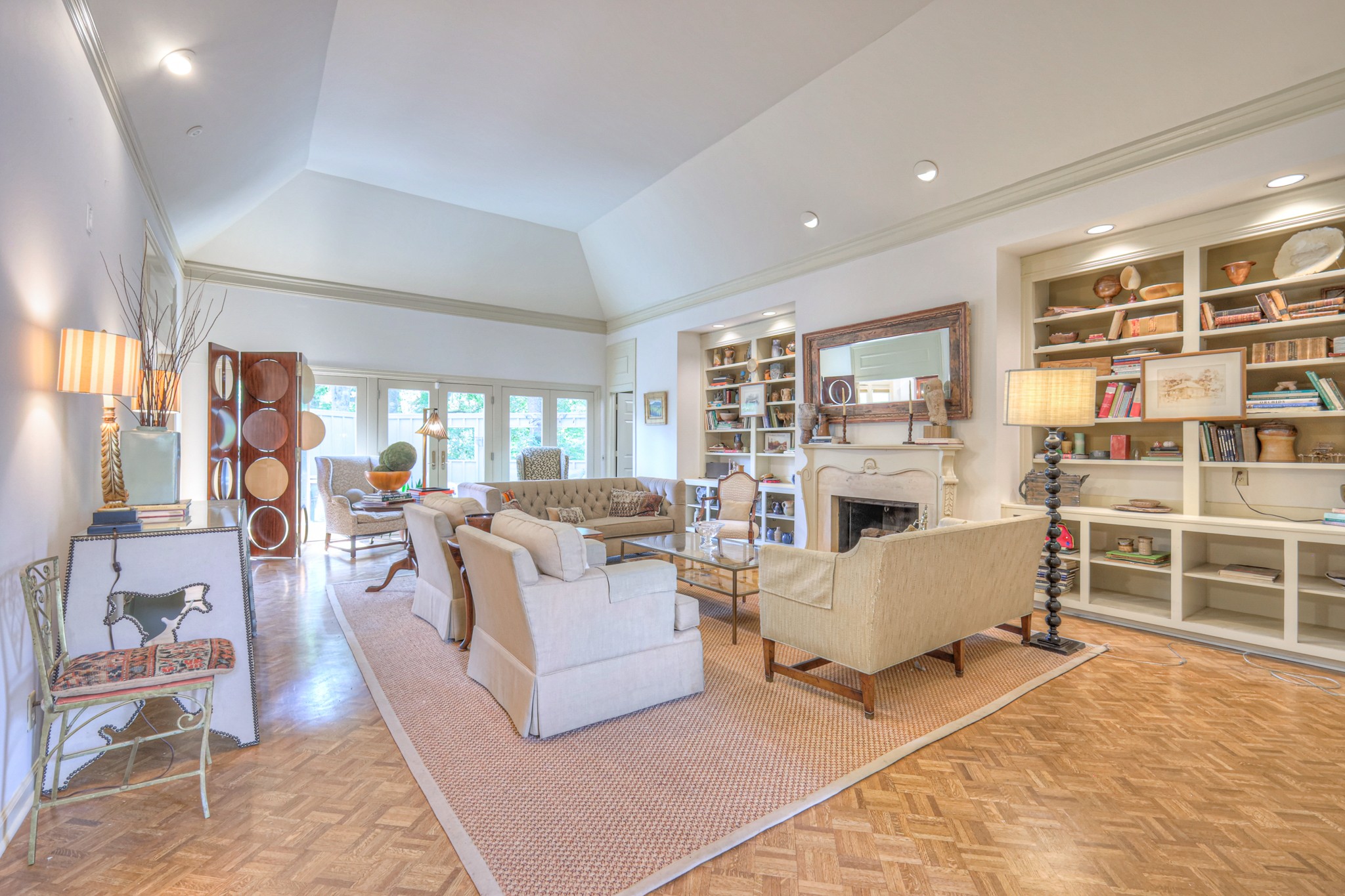 105 Burlington Ct