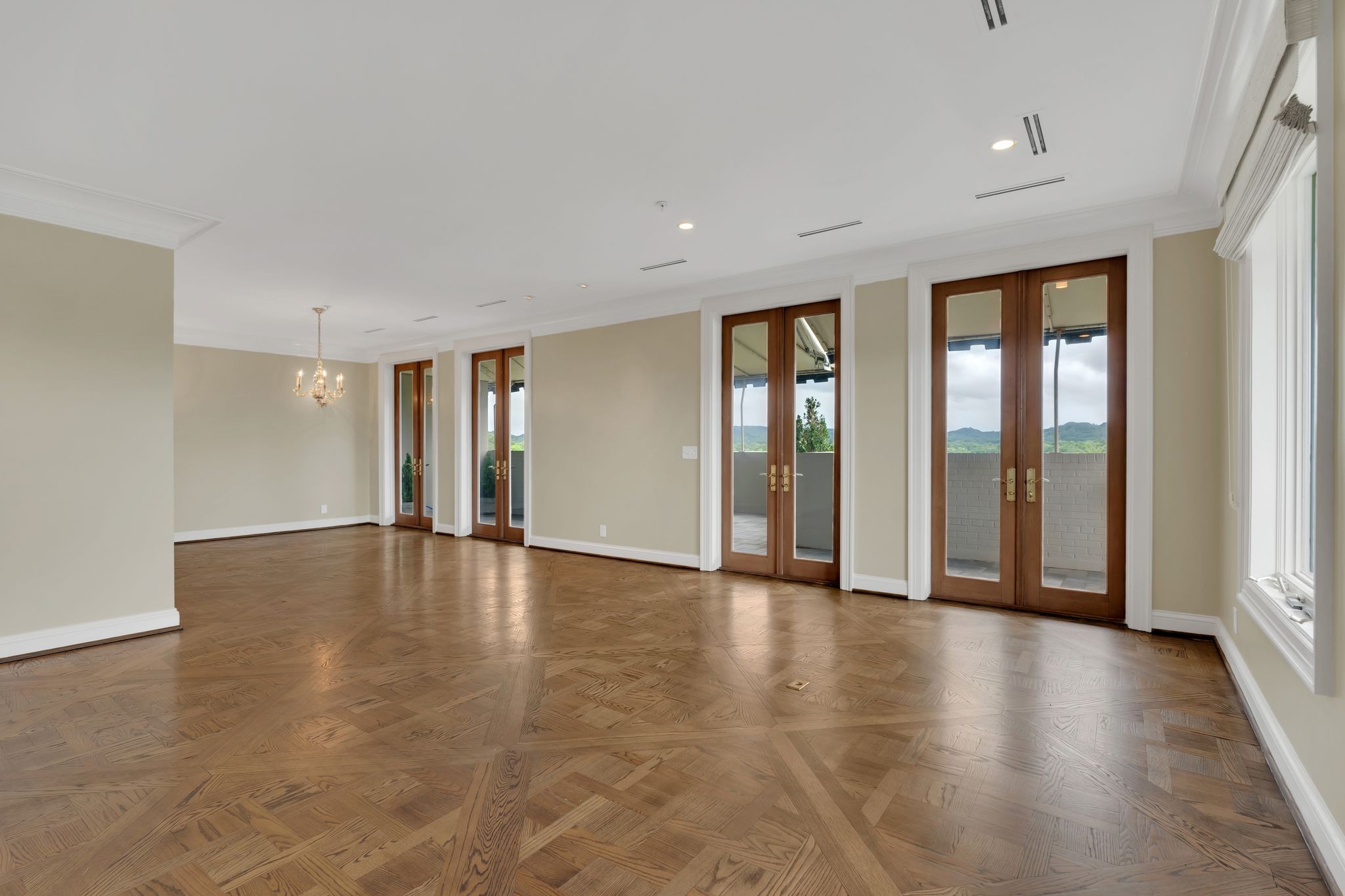 105 Leake Ave