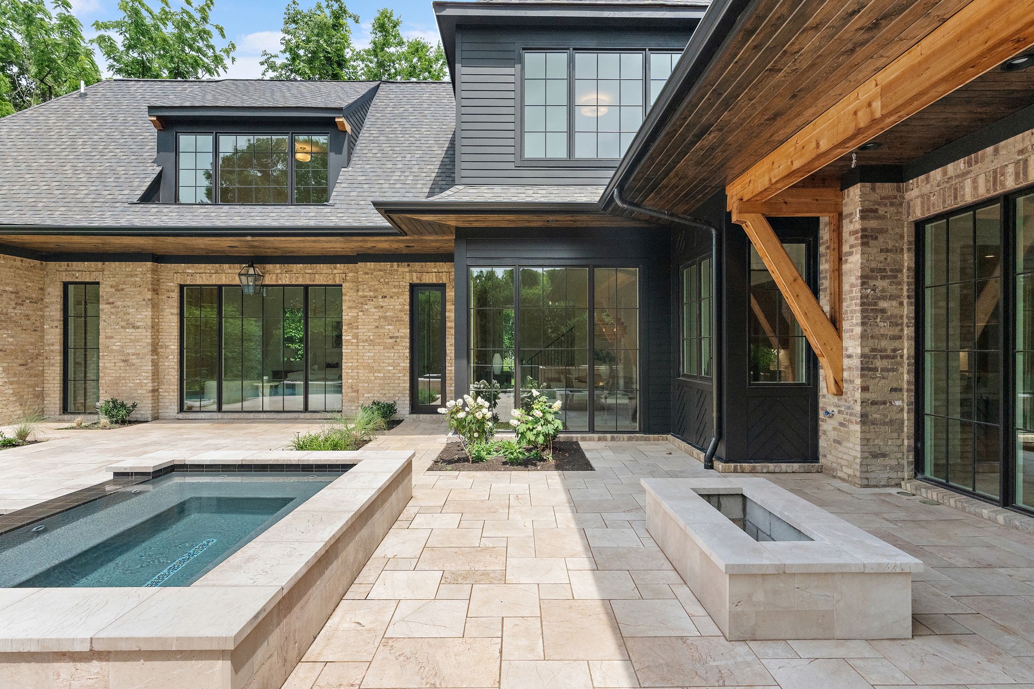 2805 Tyne Blvd