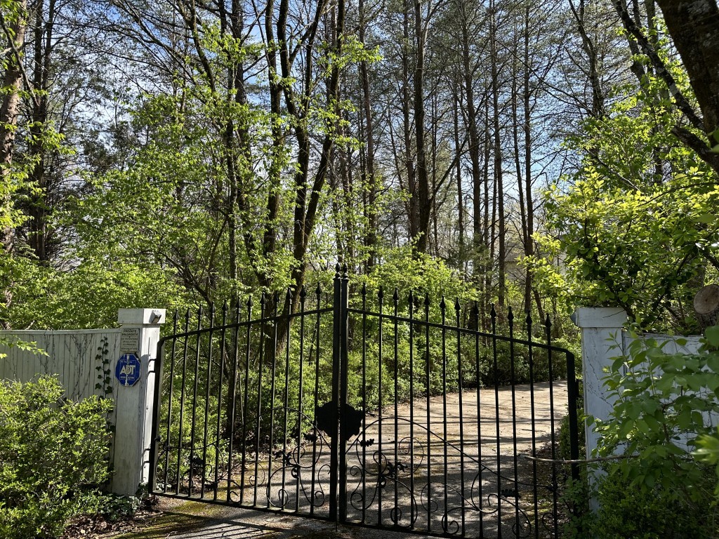 9665 Split Log Rd