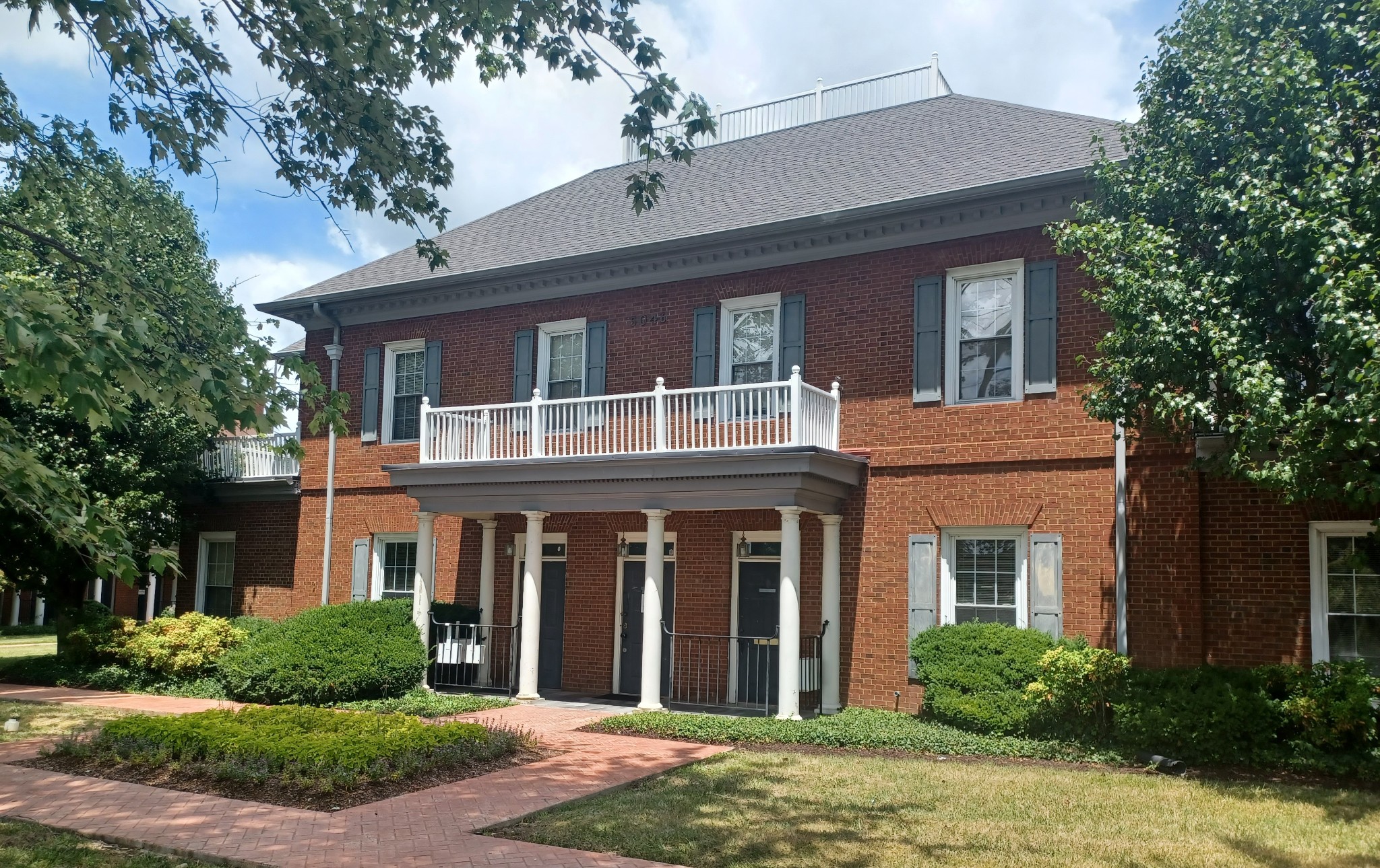 5046 Thoroughbred Ln