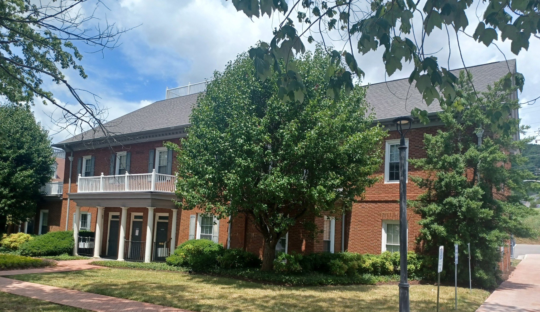 5046 Thoroughbred Ln