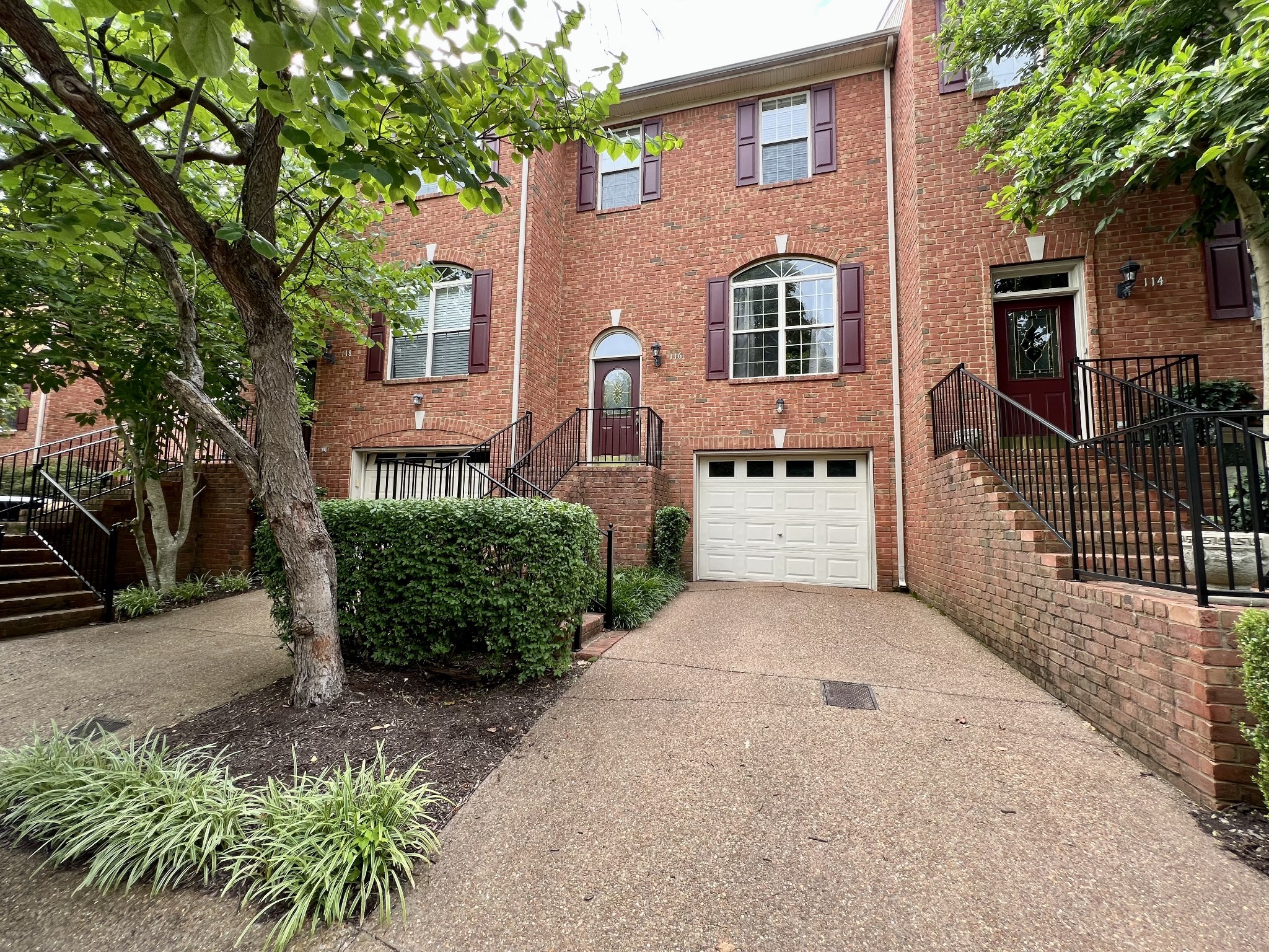 116 Carriage Ct