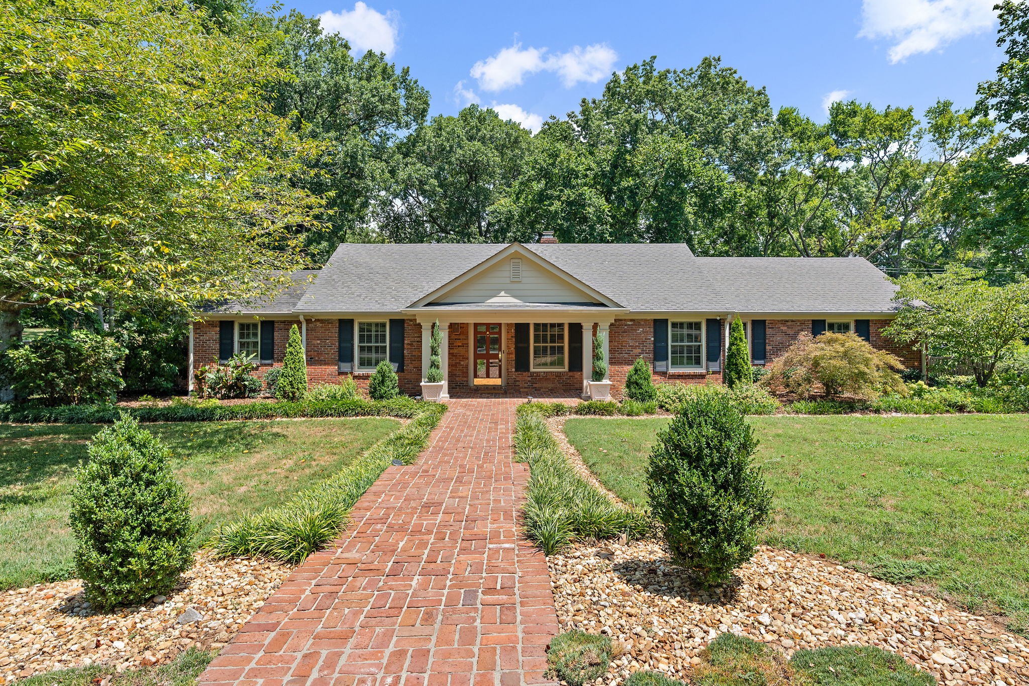 214 Hillwood Blvd