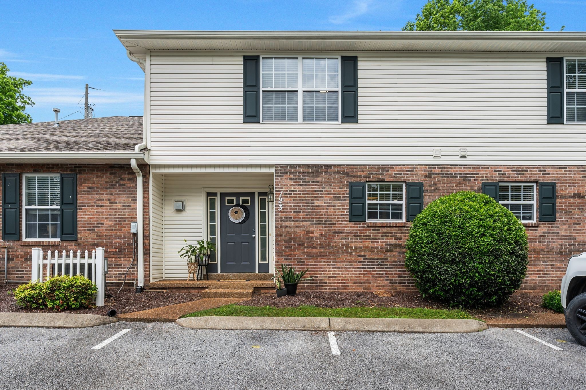 123 Eastdale Ln