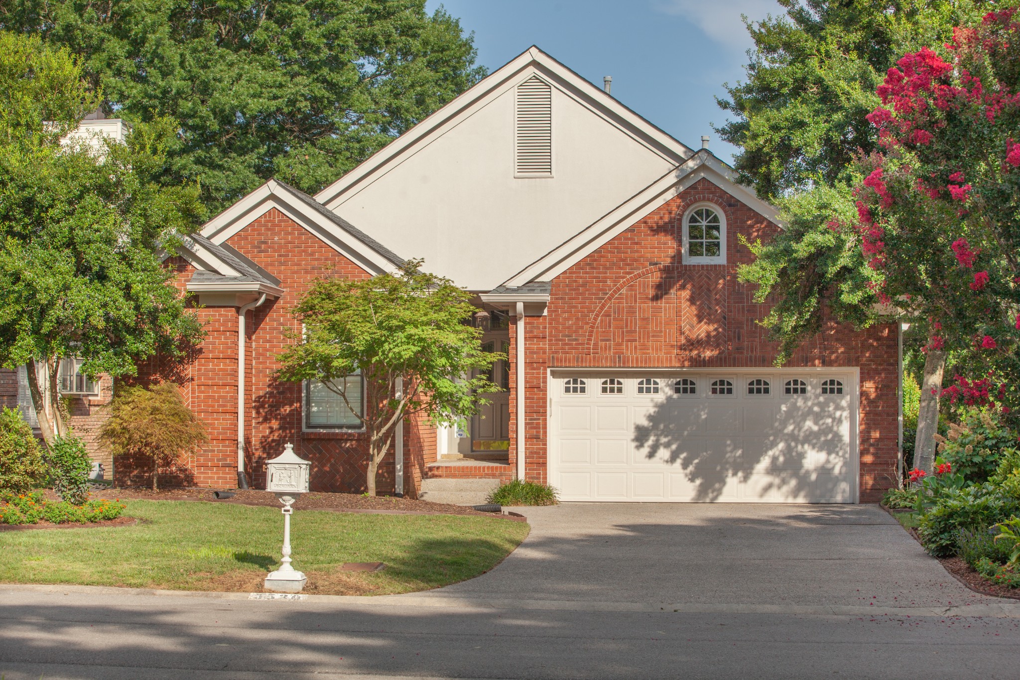5530 Hearthstone Ln