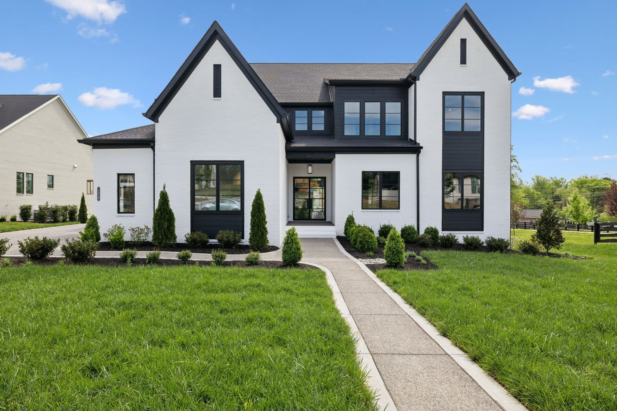 712 Wilson Pike