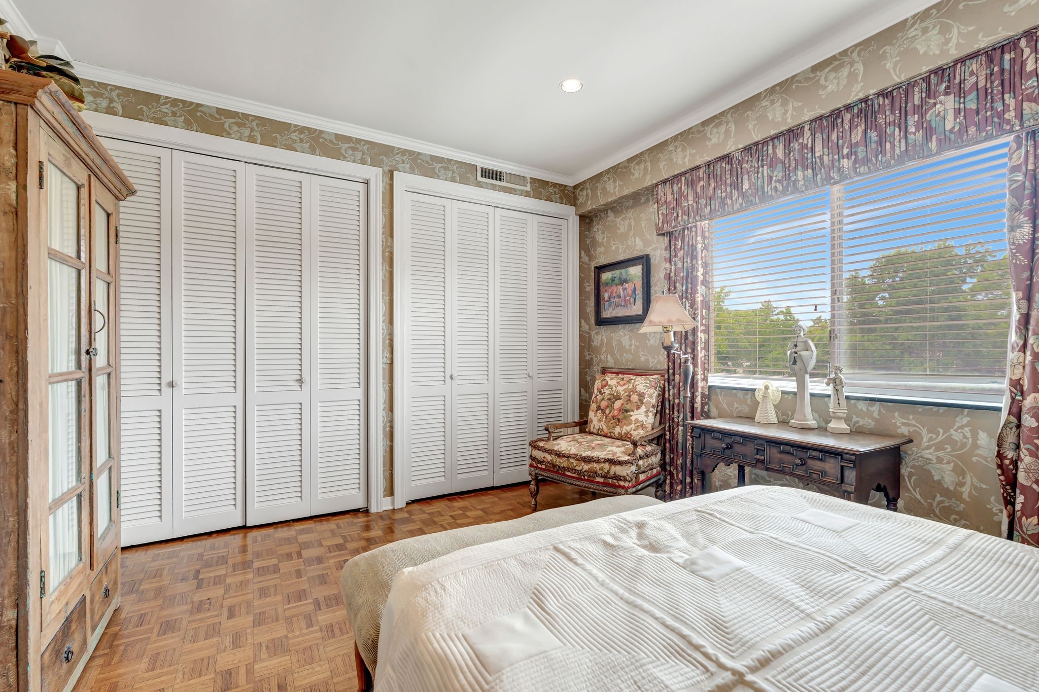 105 Leake Ave