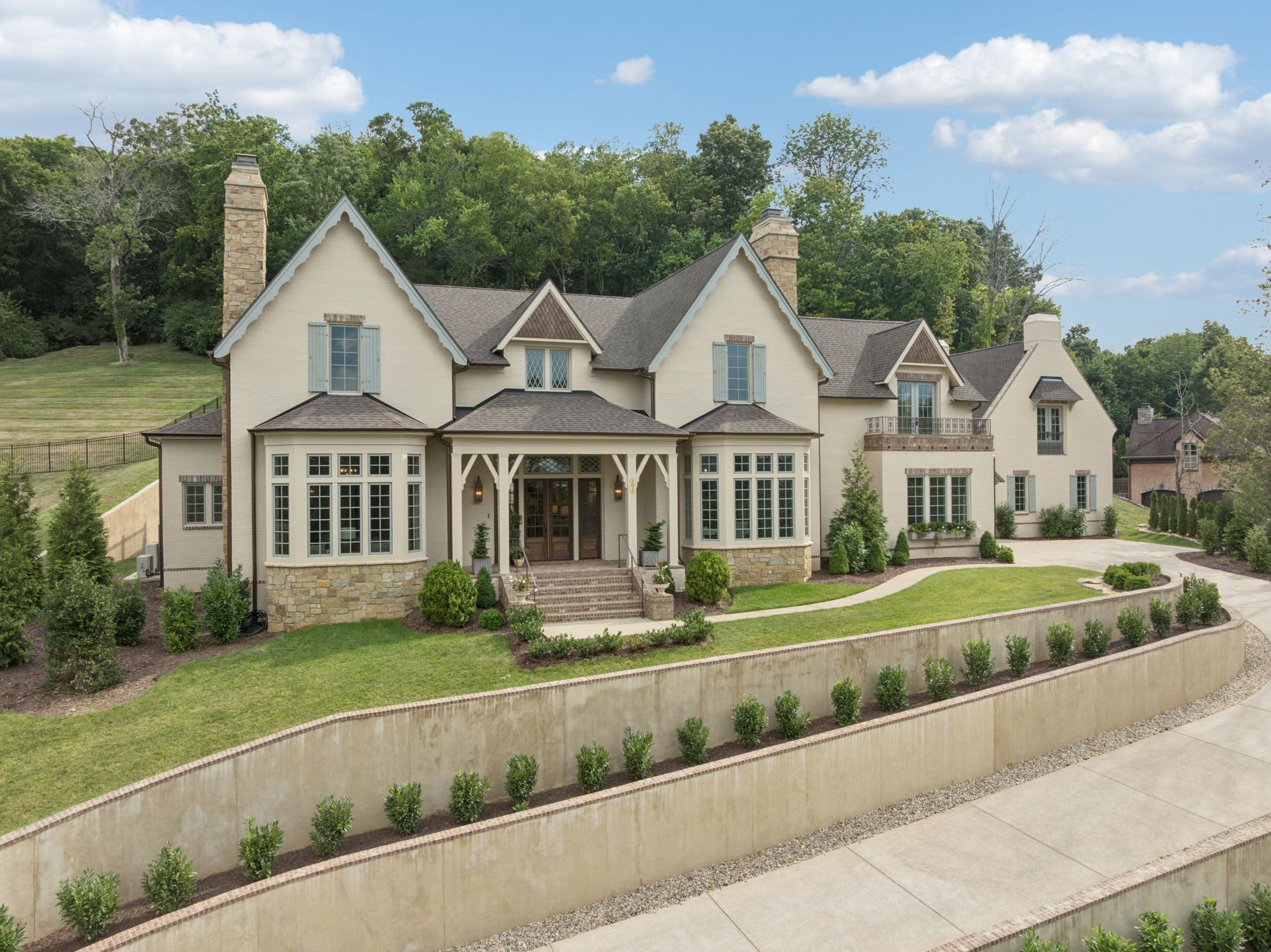 391 The Lady of the Lake Ln