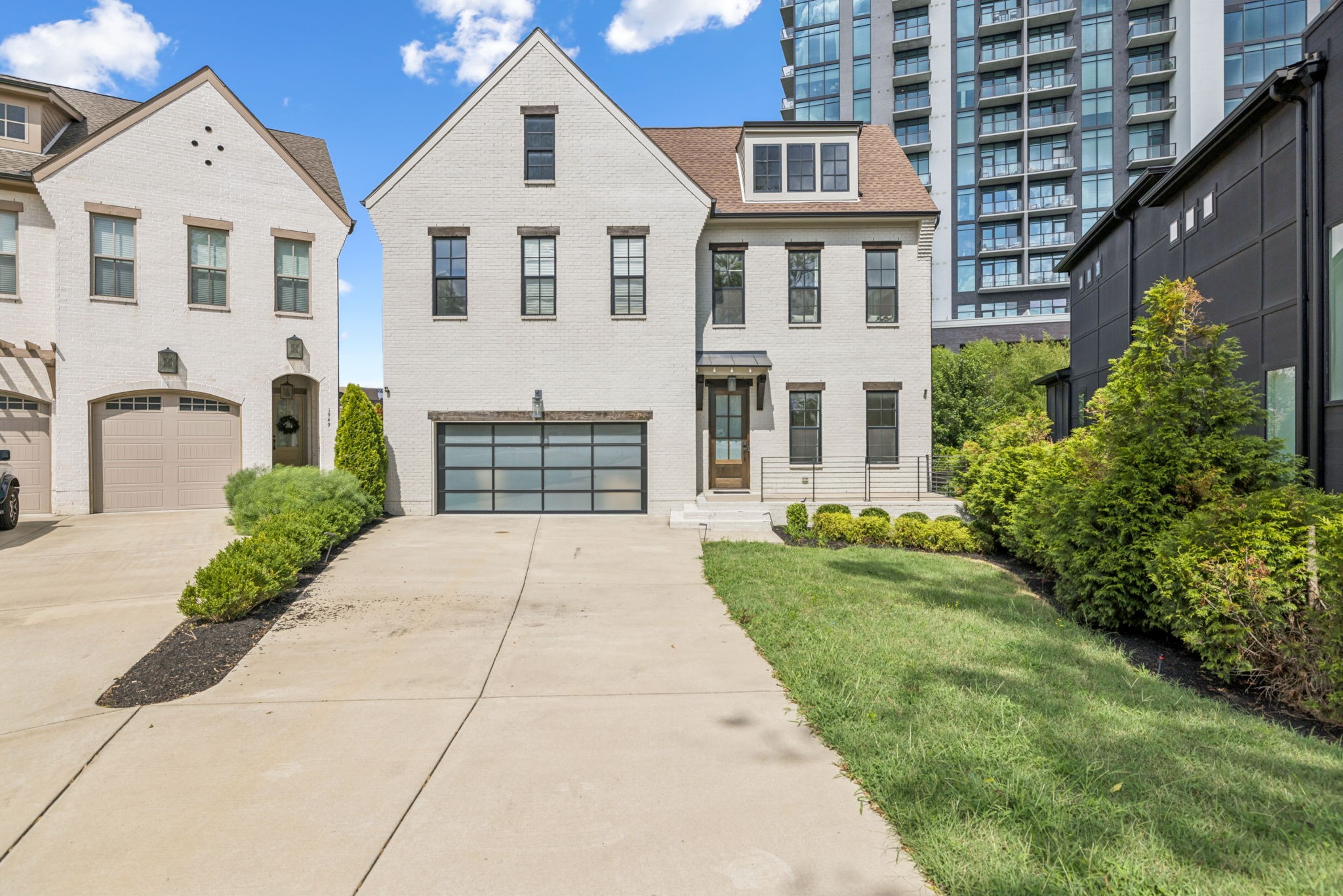 1951 Kimbark Dr