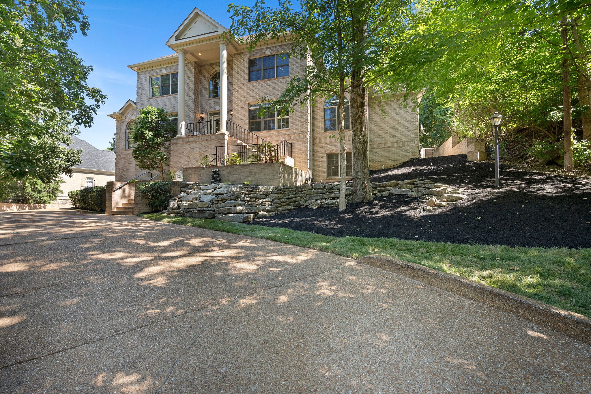 552 Grand Oaks Dr