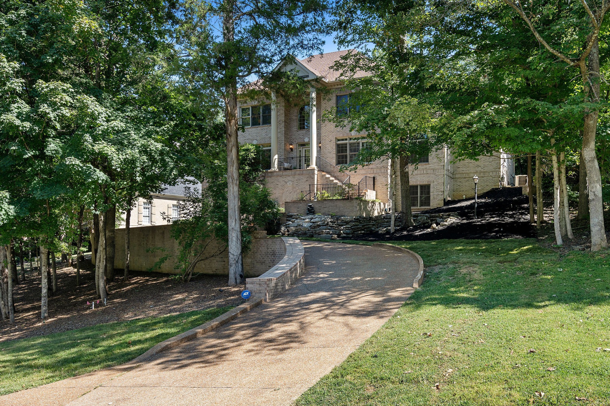 552 Grand Oaks Dr