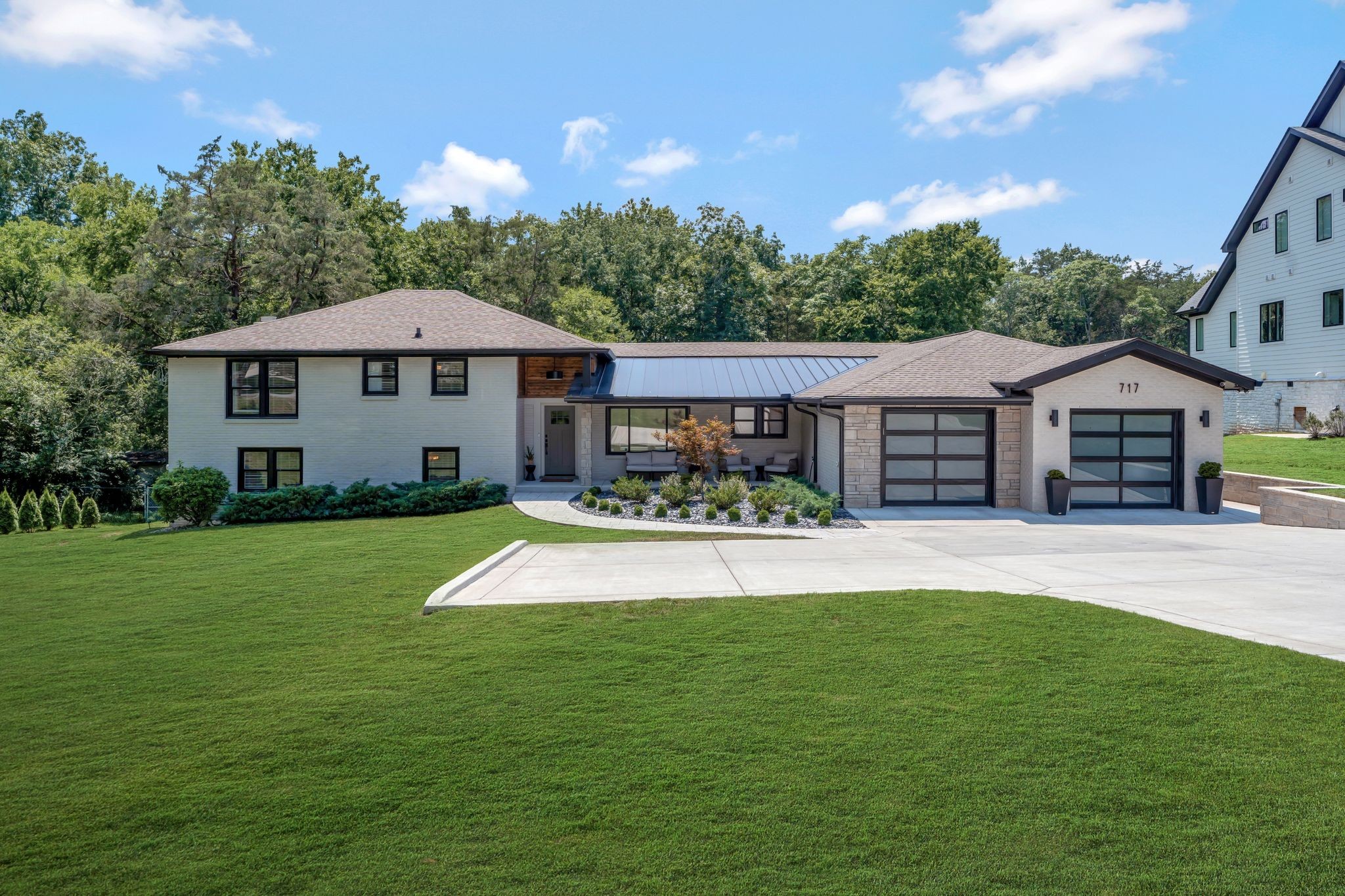 717 Starlit Rd