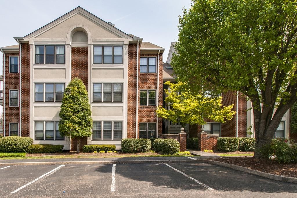 502 Ashlawn Ct