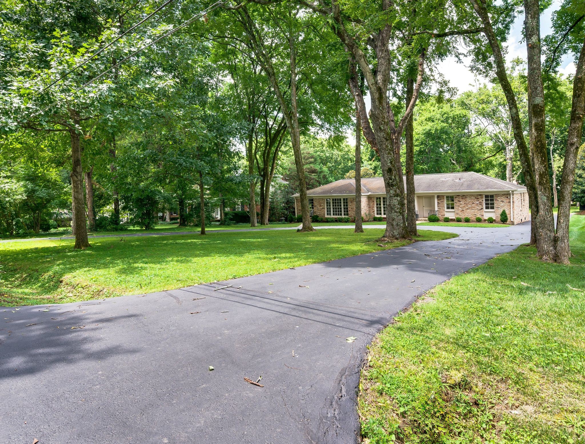 703 Woodleigh Dr
