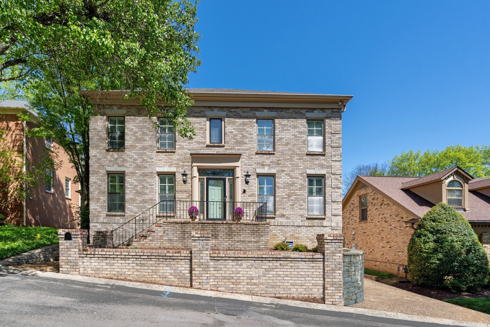 235 Burlington Pl