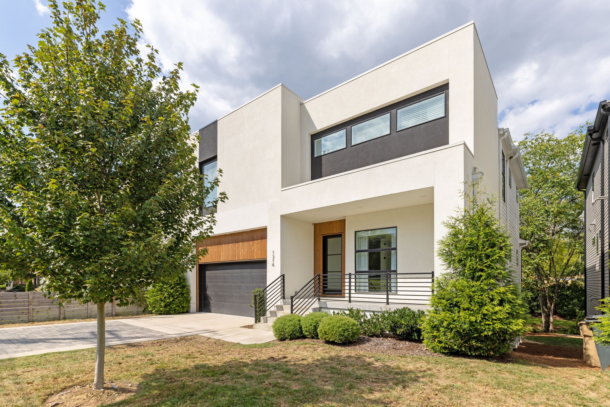1316 Grandview Dr