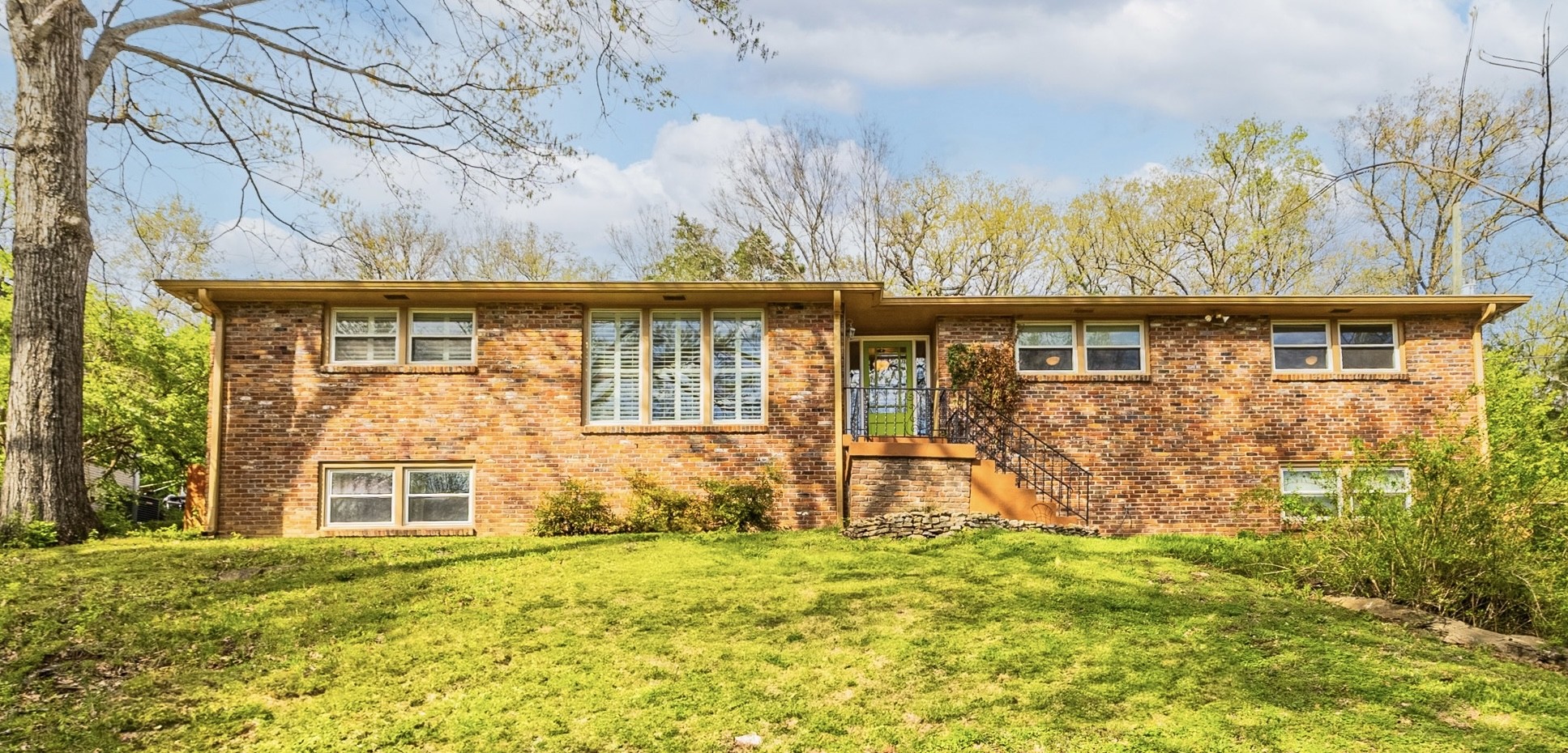 6524 Brownlee Dr