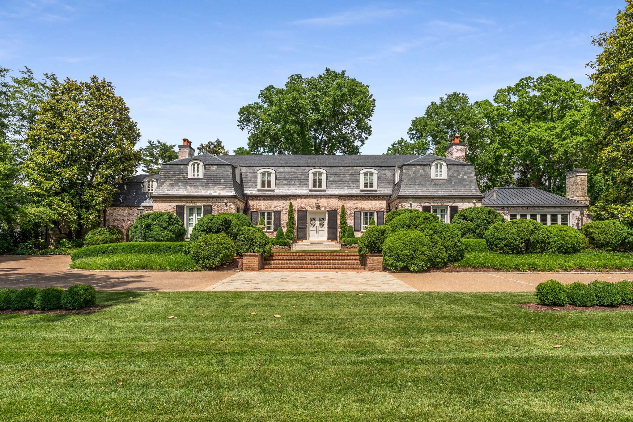 114 Clarendon Ave