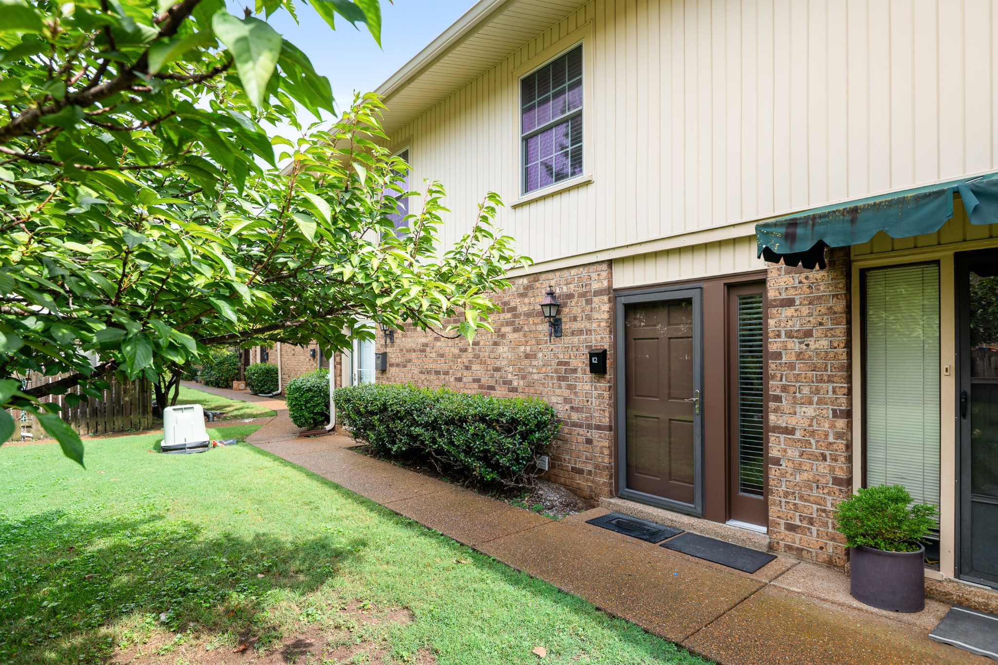 2116 Hobbs Rd