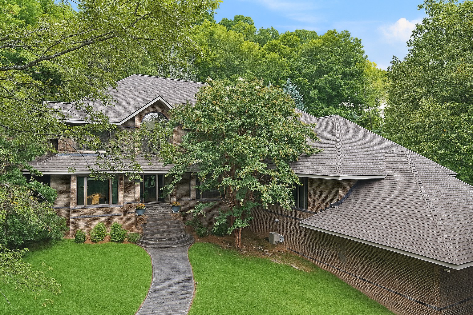 5543 Stanford Dr