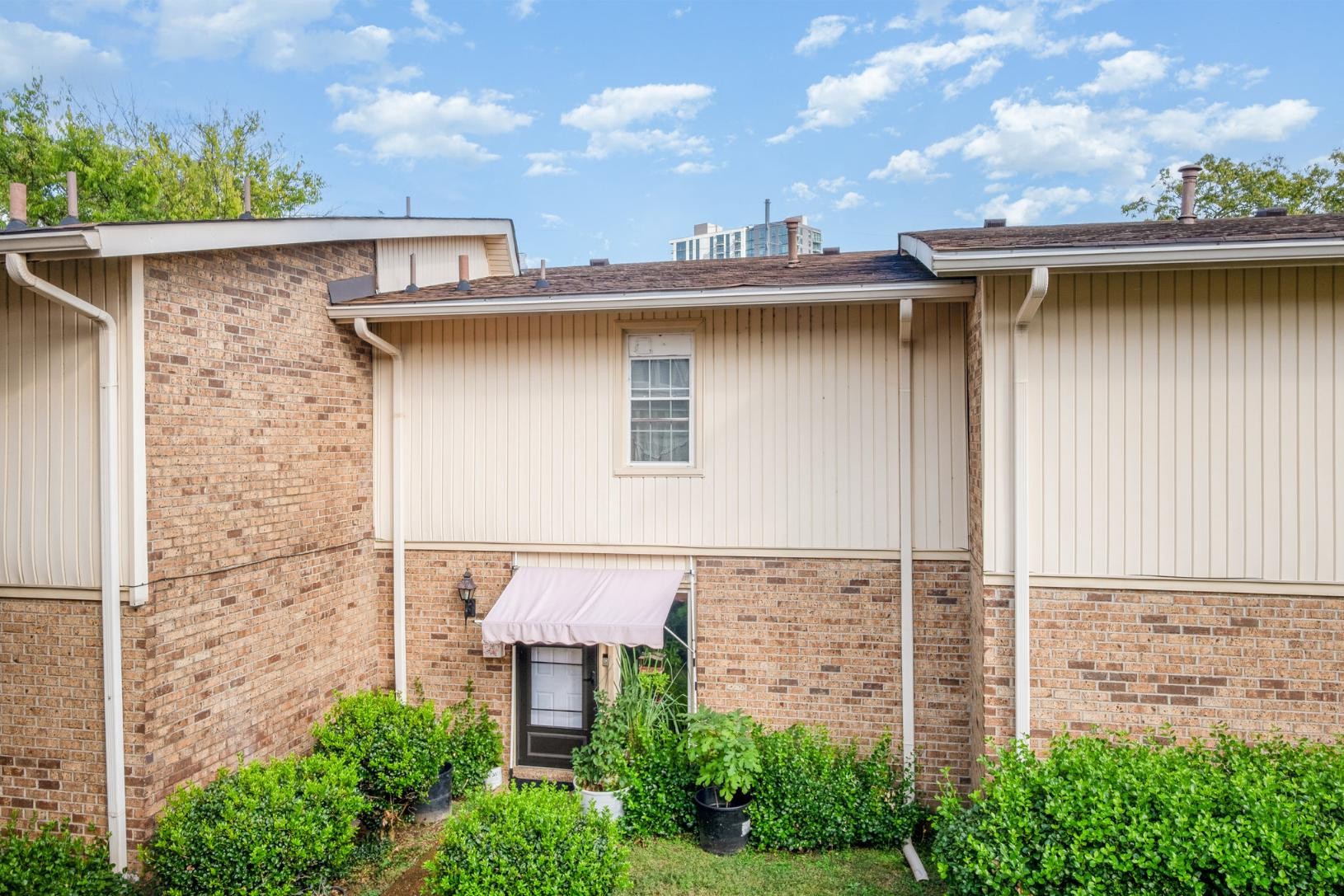 2116 Hobbs Rd