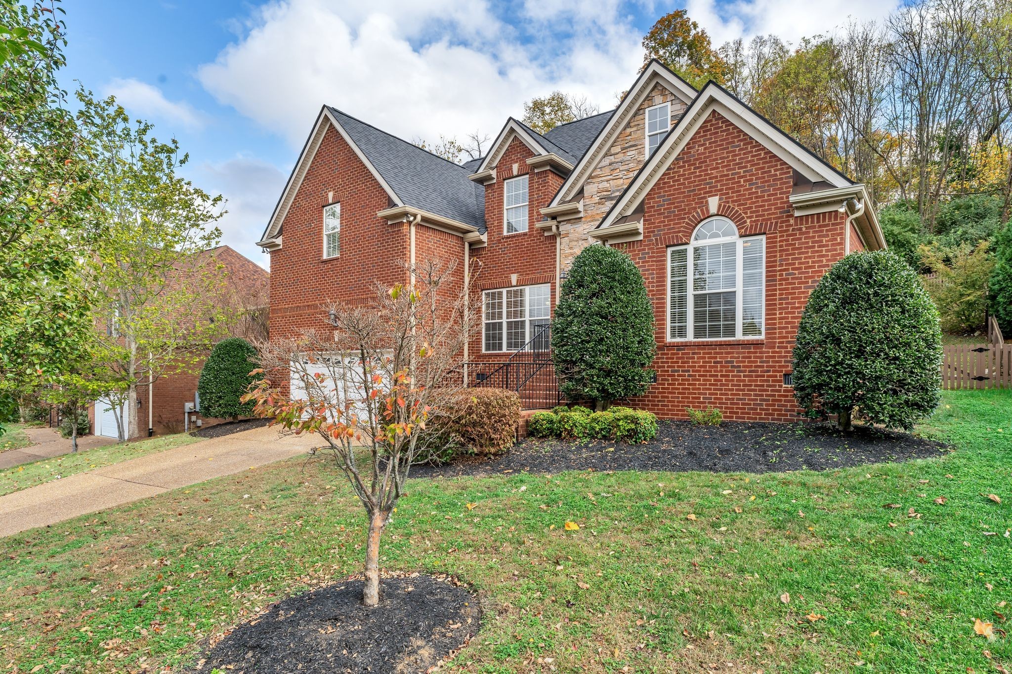 1490 Red Oak Dr