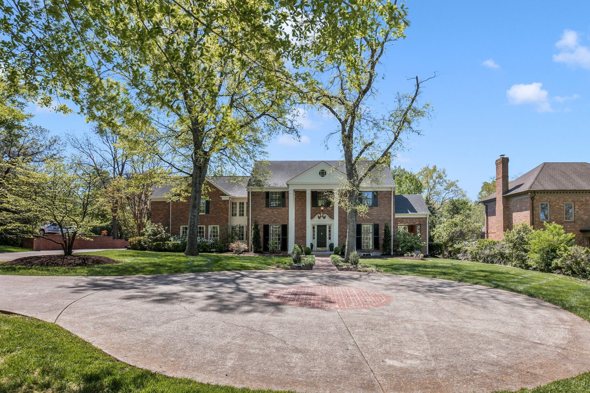 2433 Golf Club Ln