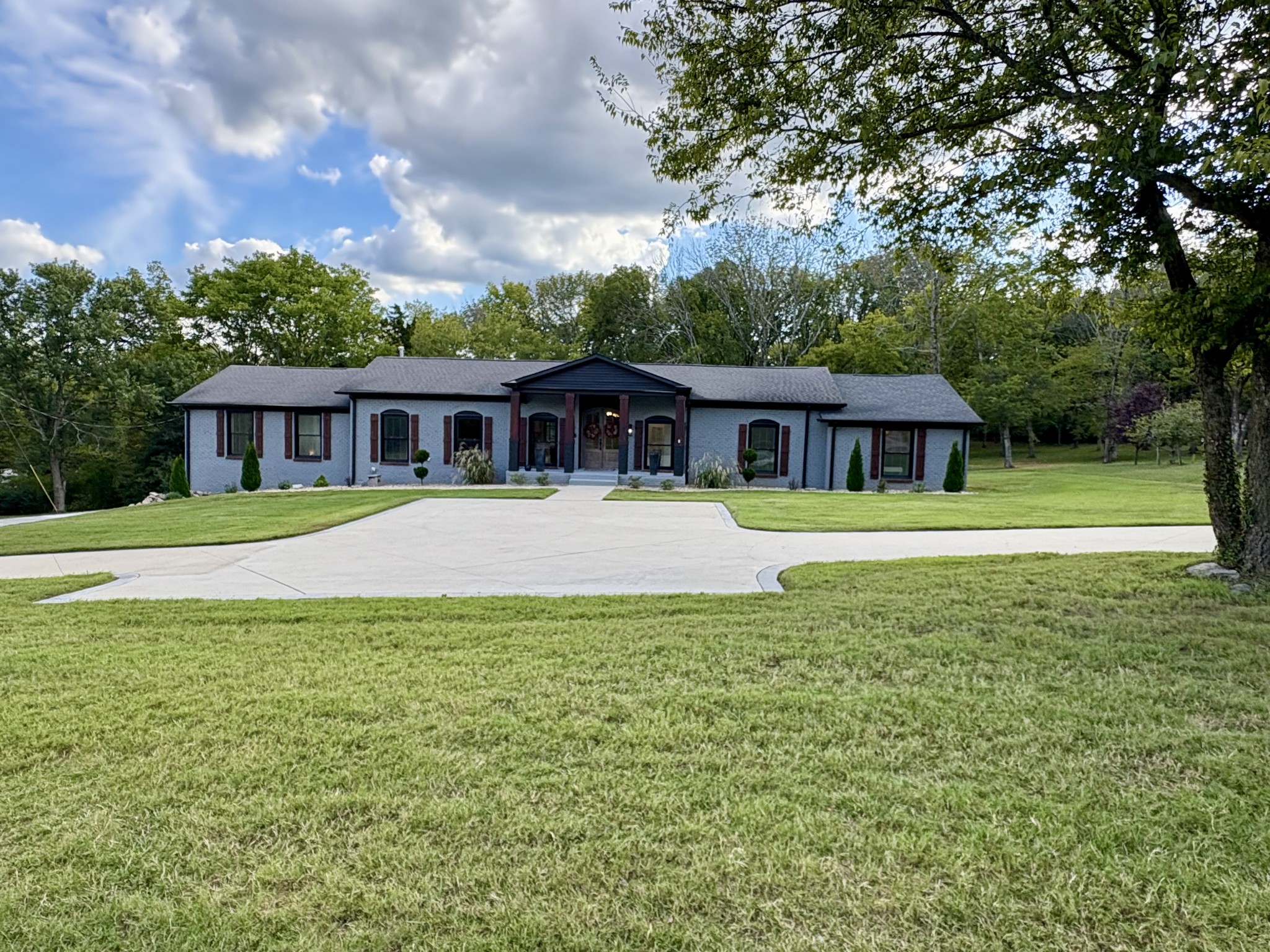 8115 Vaden Dr