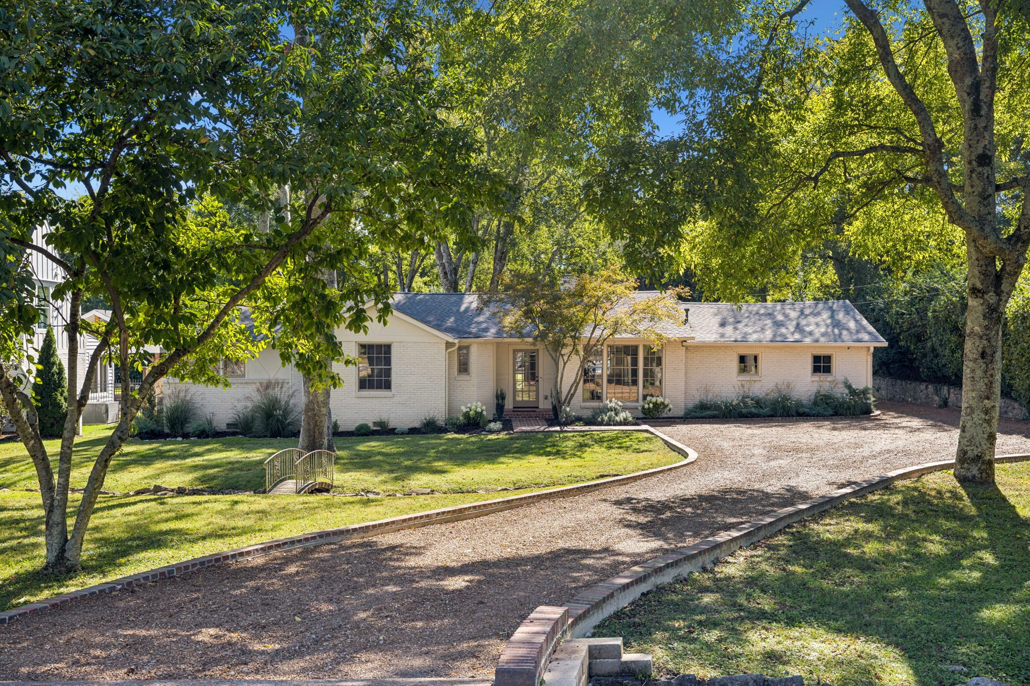 2221 Hobbs Rd