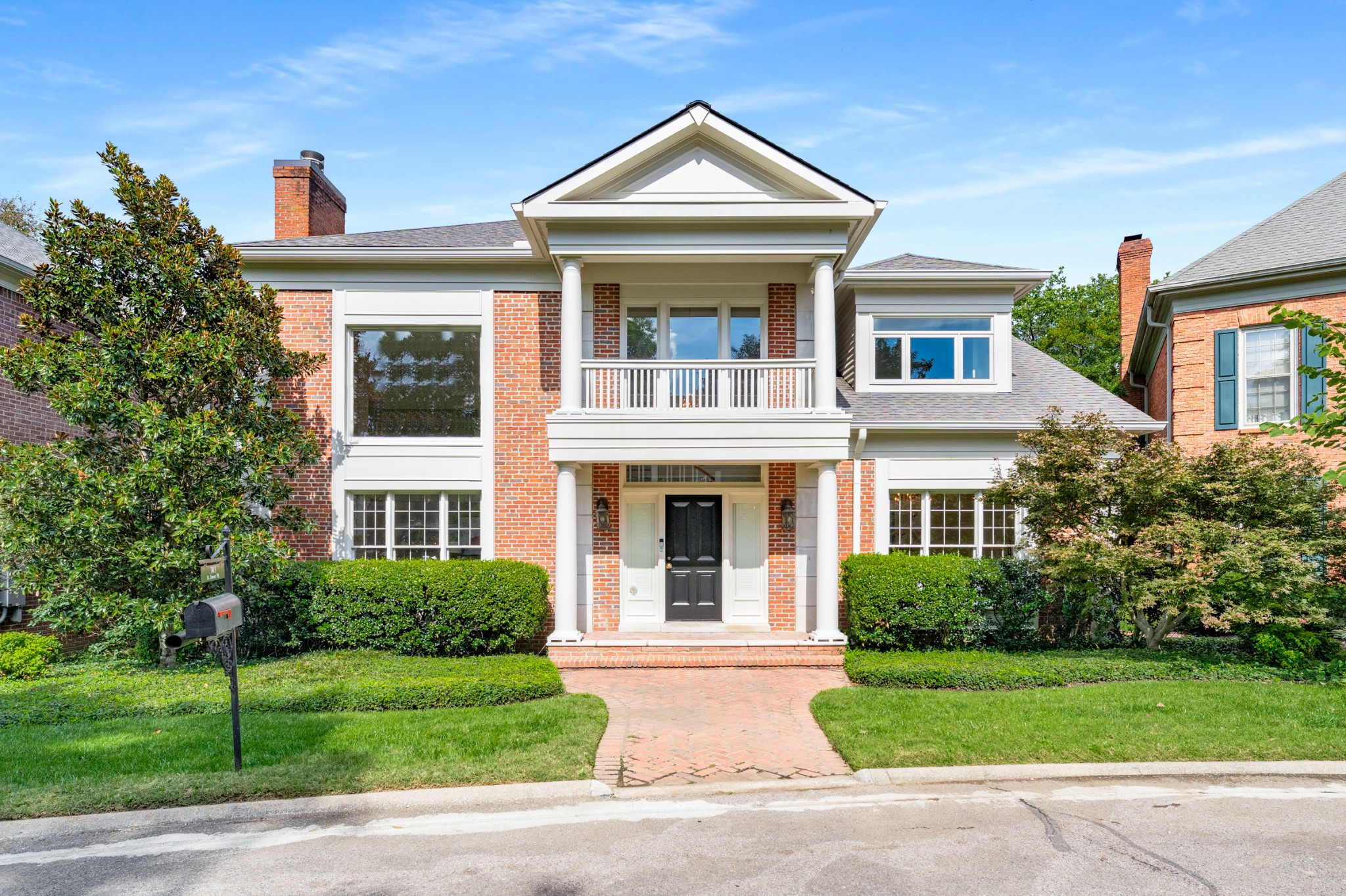 303 Saint James Park