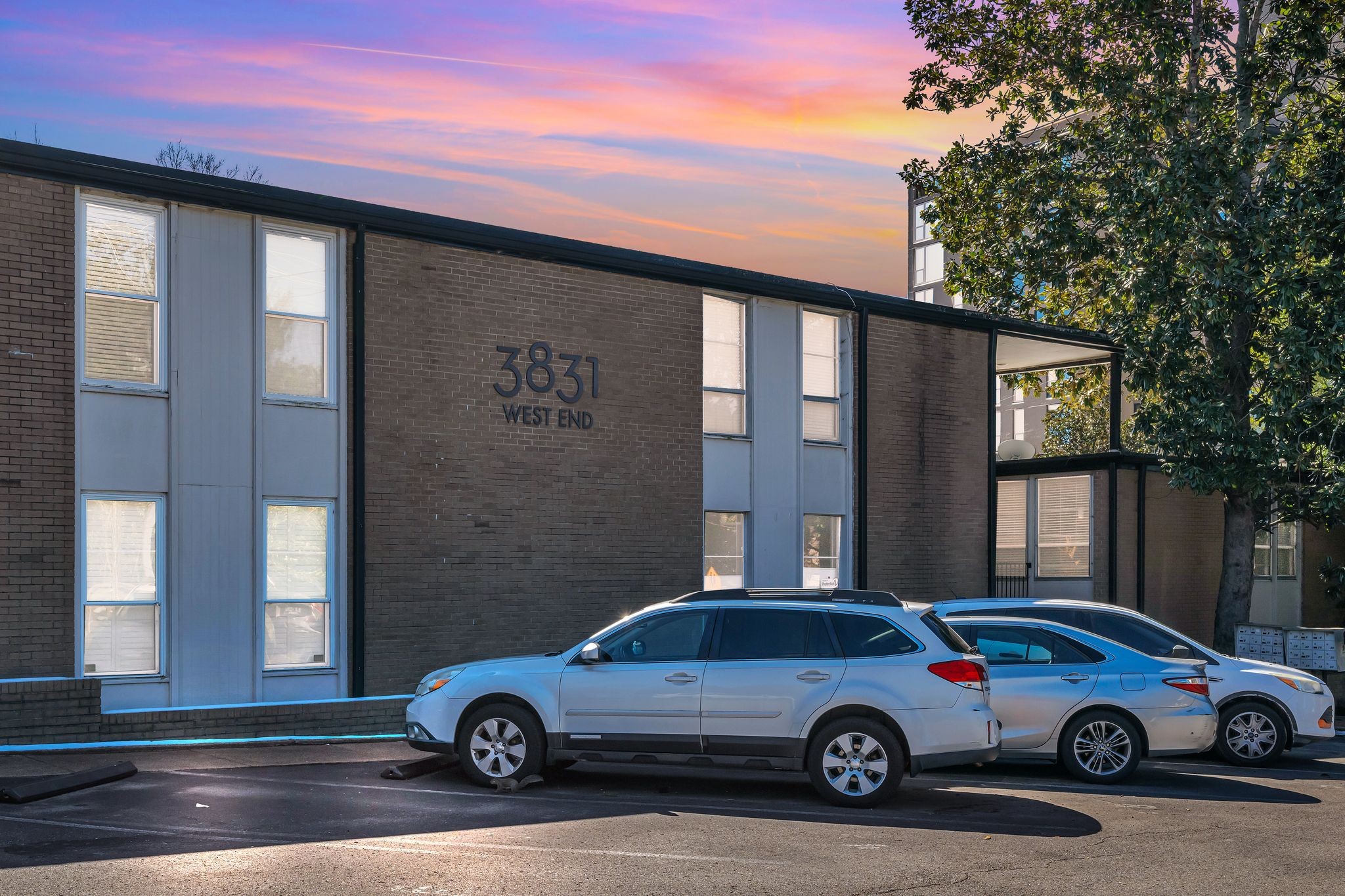 3831 West End Ave