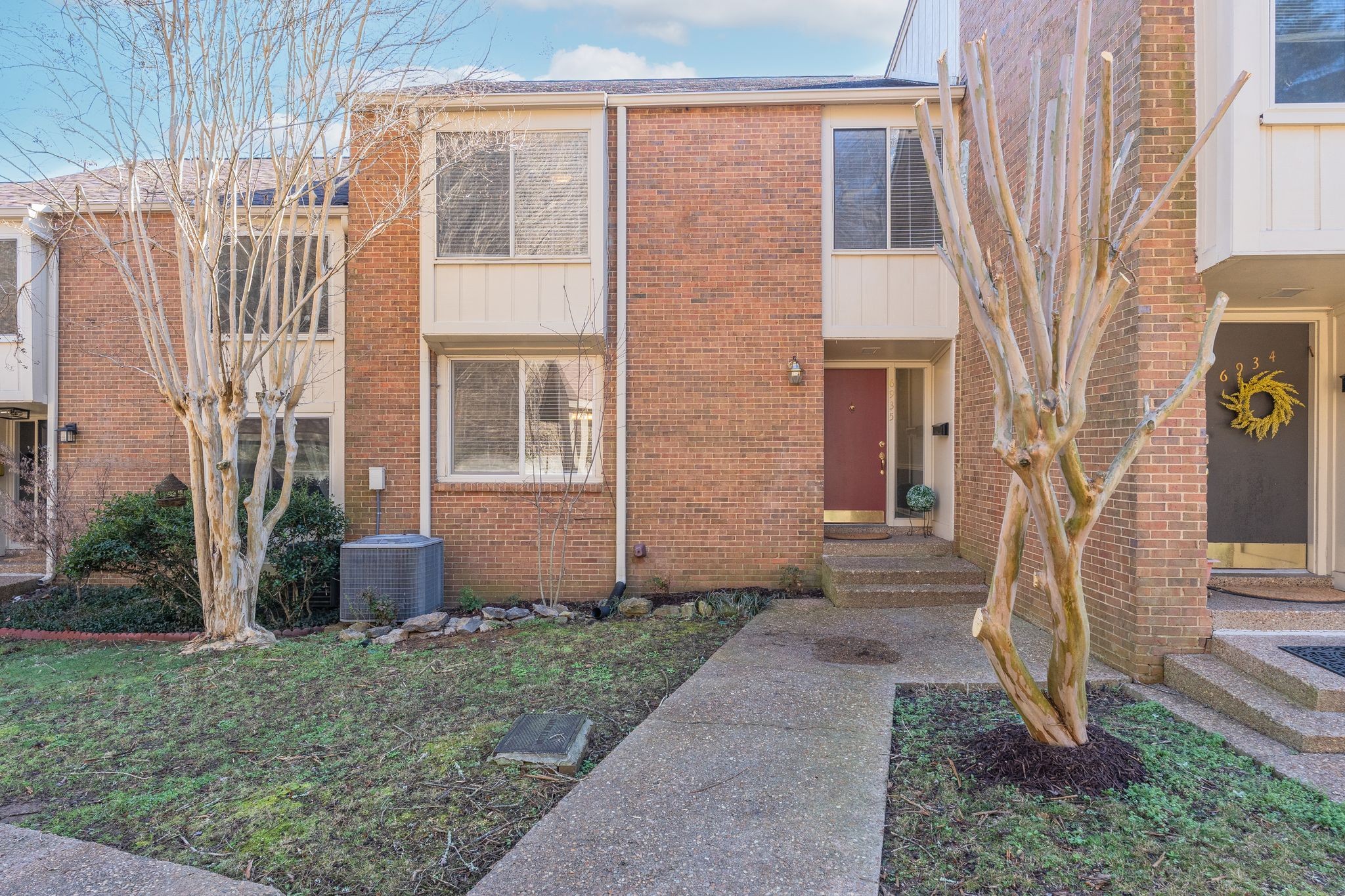 6935 Highland Park Dr