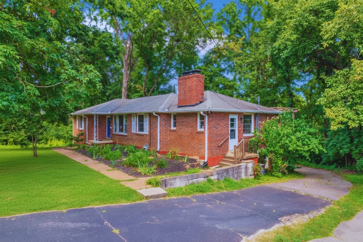 1008 Downey Dr