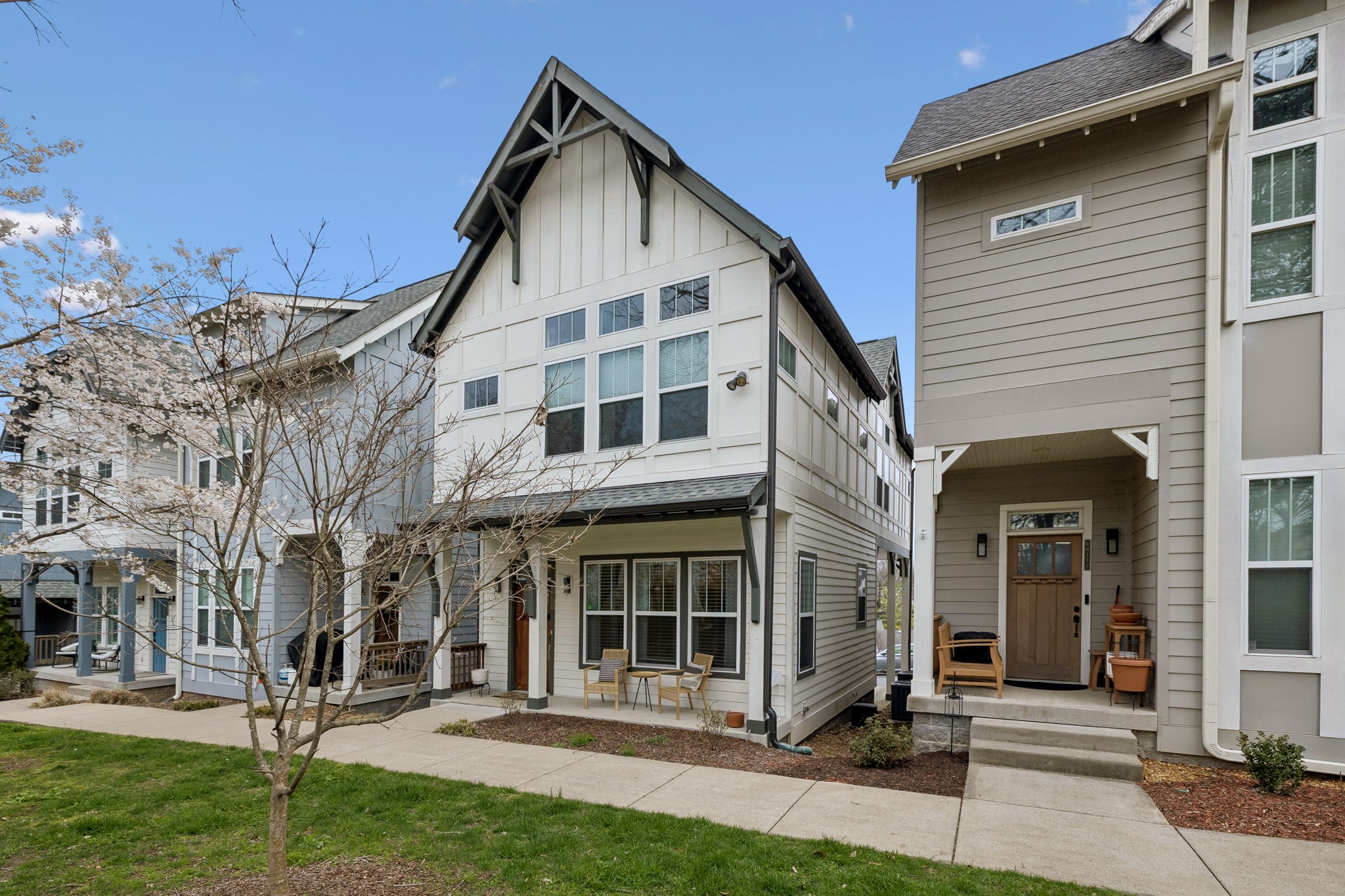 2324 Riverside Dr