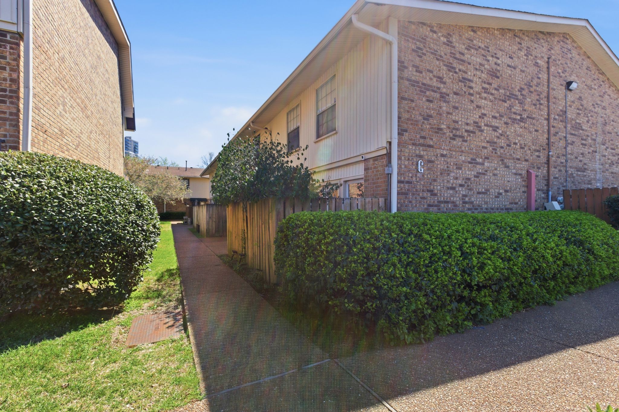 2116 Hobbs Rd