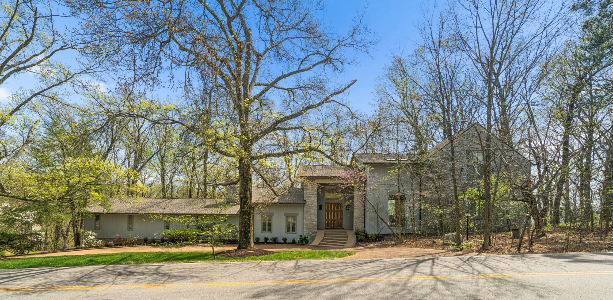 5870 Fredricksburg Dr