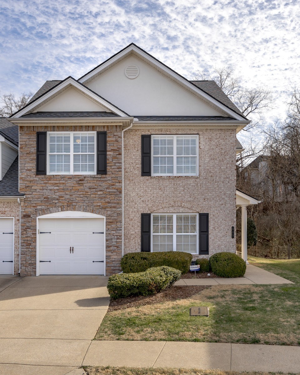 815 Barrington Place Dr