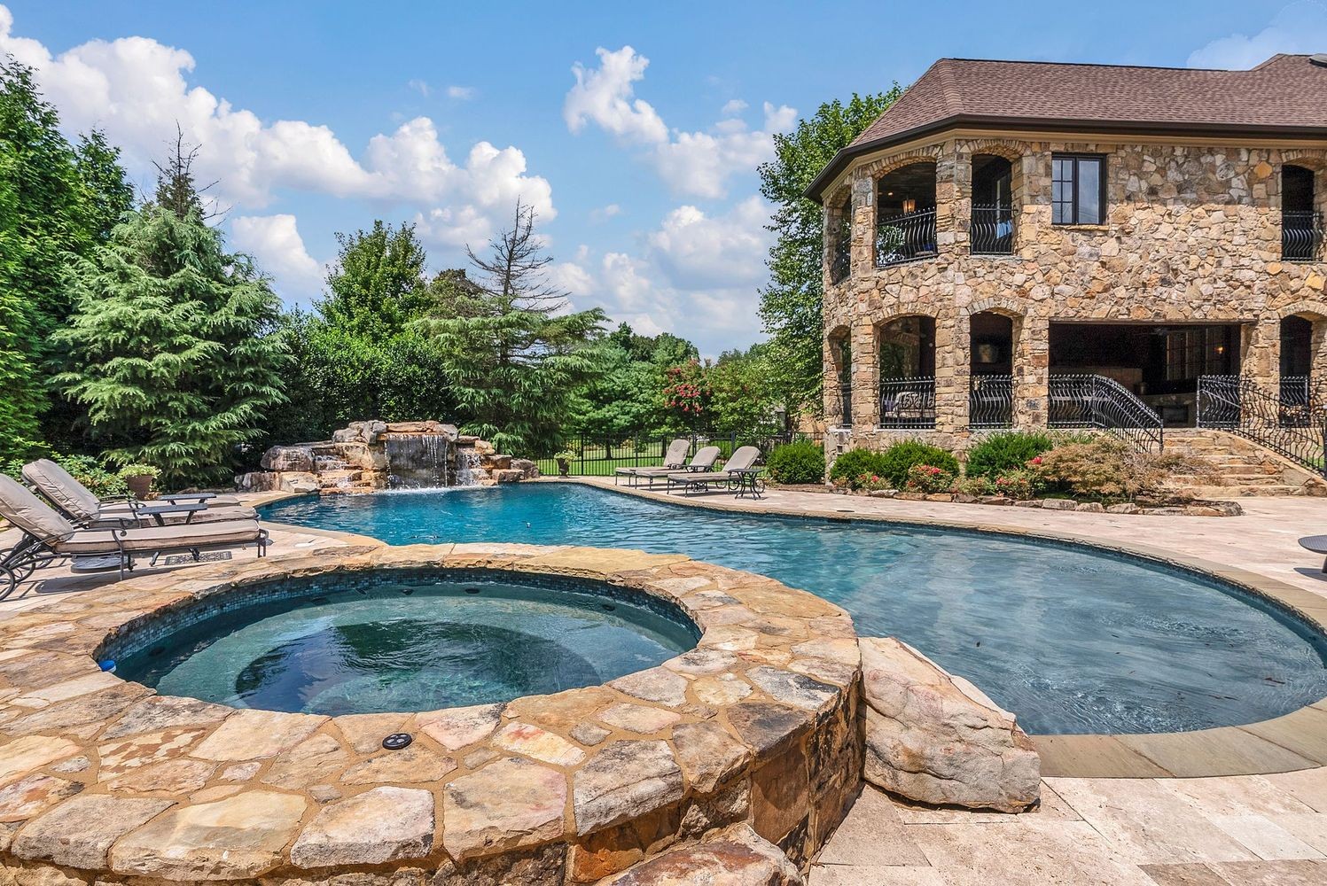 37 Colonel Winstead Dr